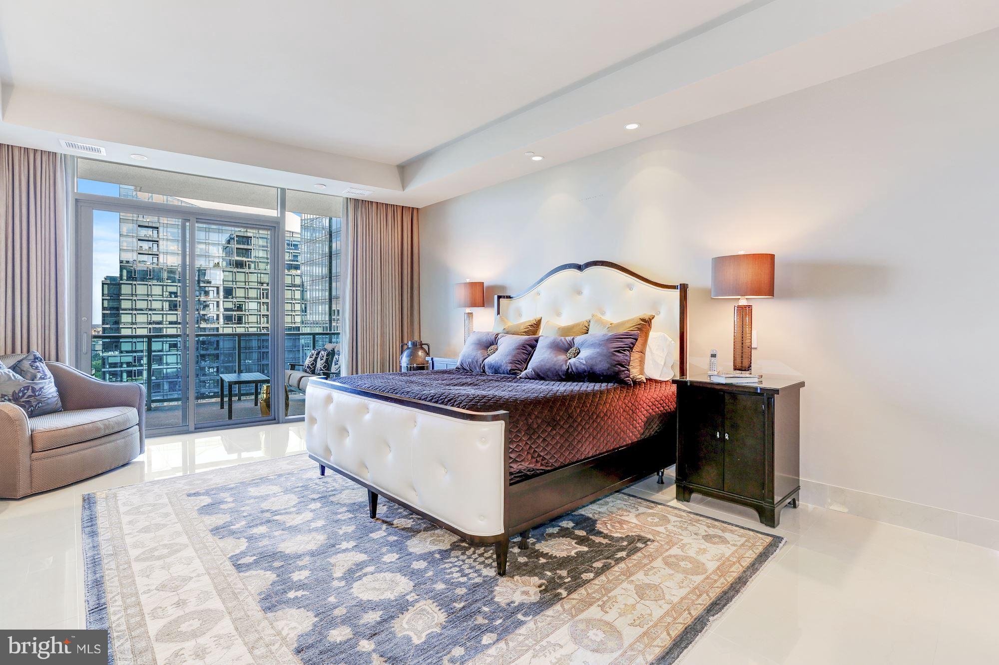 TURNBERRY TOWER - Residential