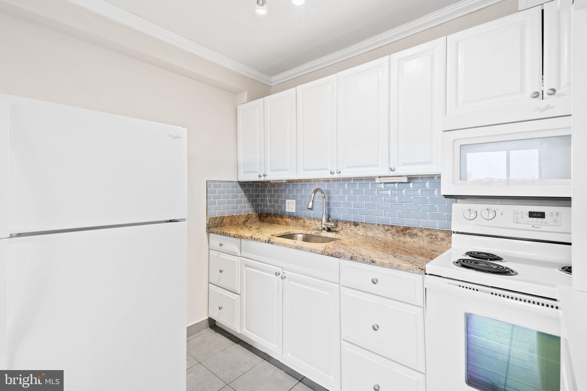 LOGAN SQUARE - Residential