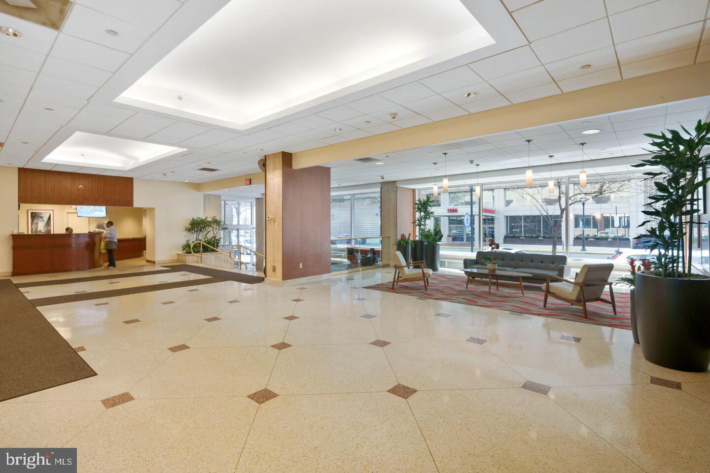 LOGAN SQUARE - Residential