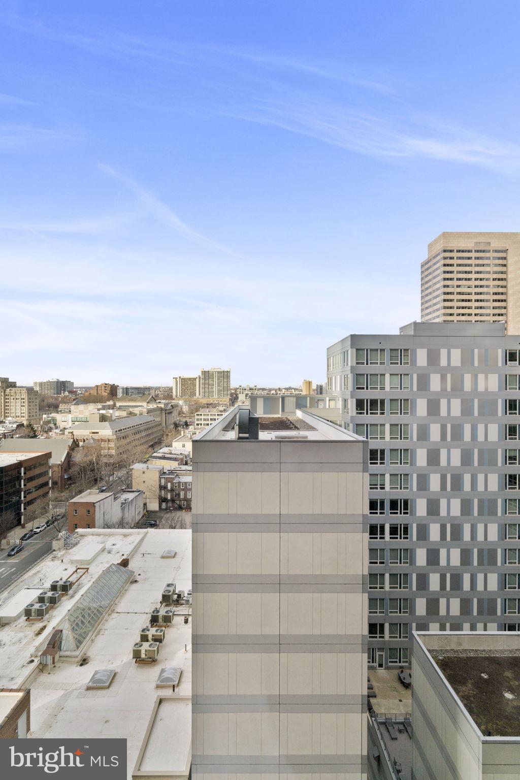 LOGAN SQUARE - Residential