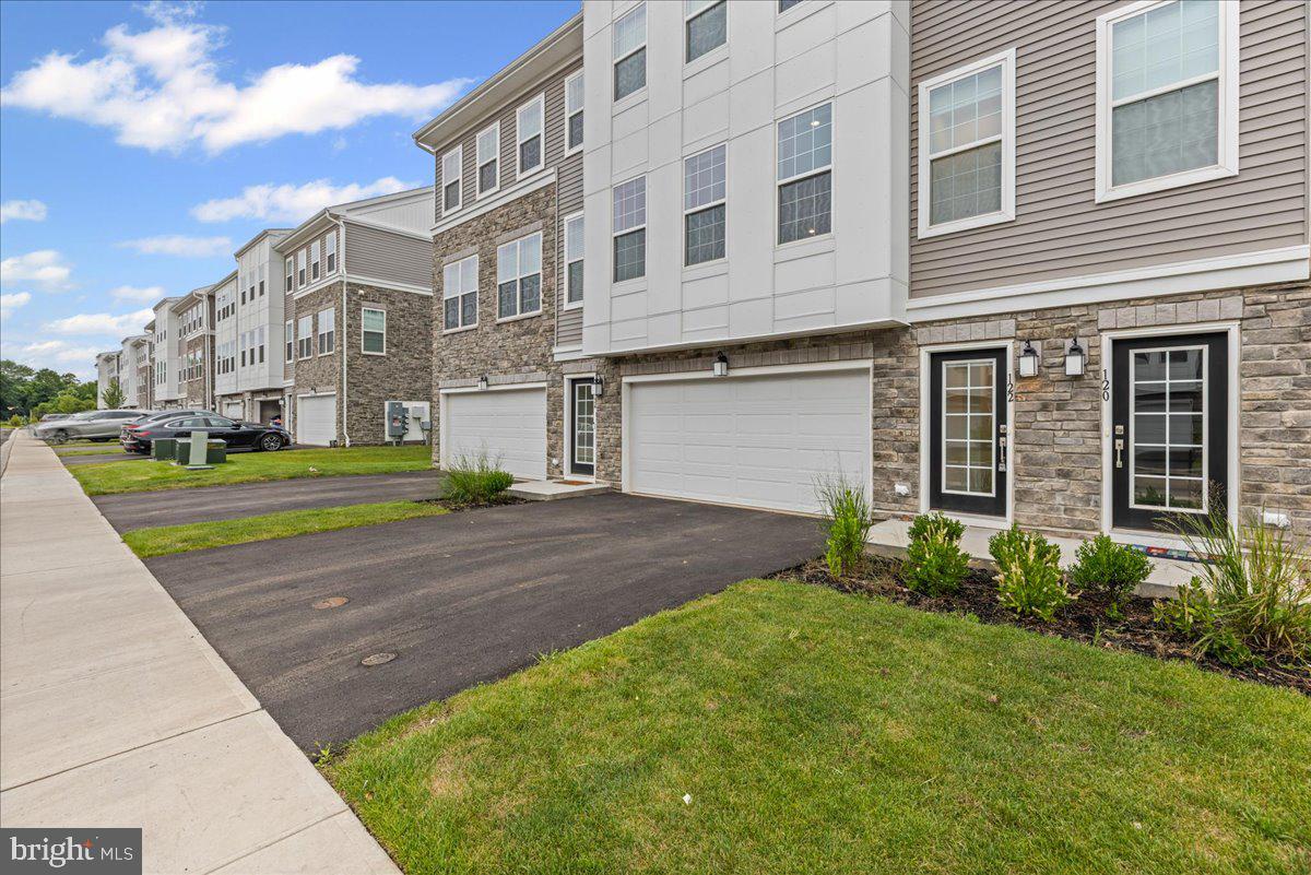 122 ADA HIGHTOWER AVE