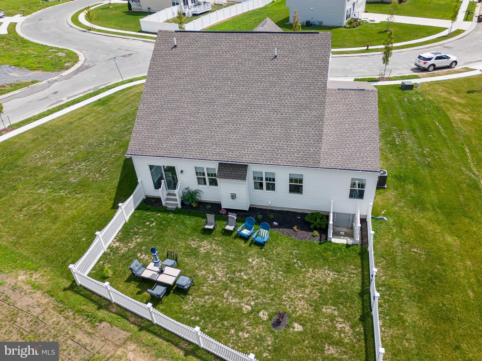 LONGBOAT ESTATES - Residential