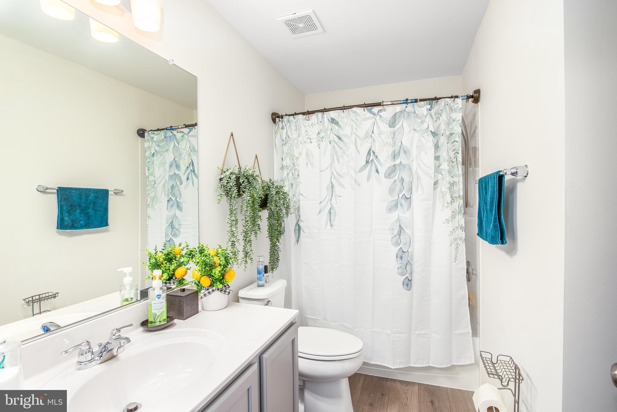 LONGBOAT ESTATES - Residential