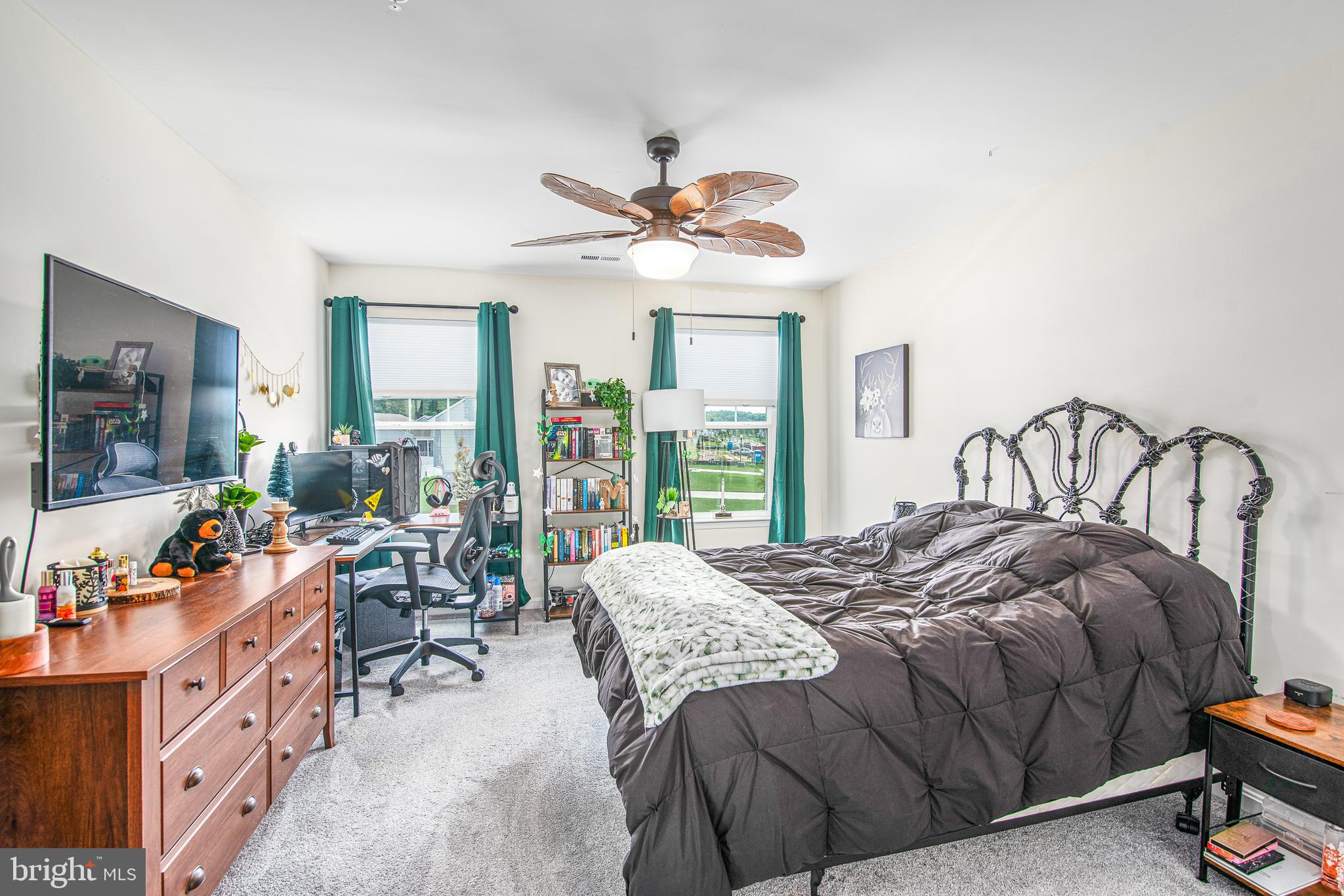 LONGBOAT ESTATES - Residential