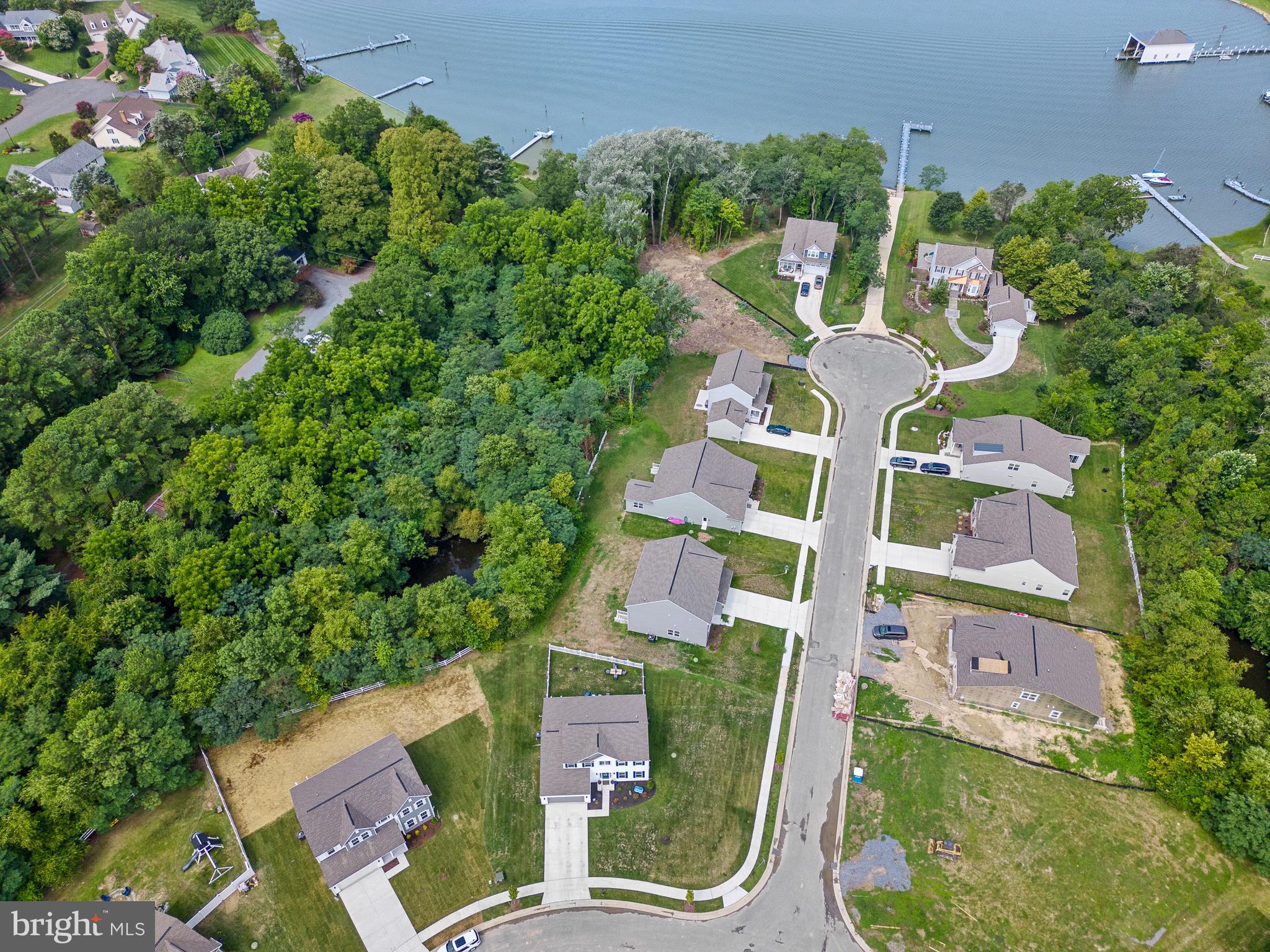 LONGBOAT ESTATES - Residential