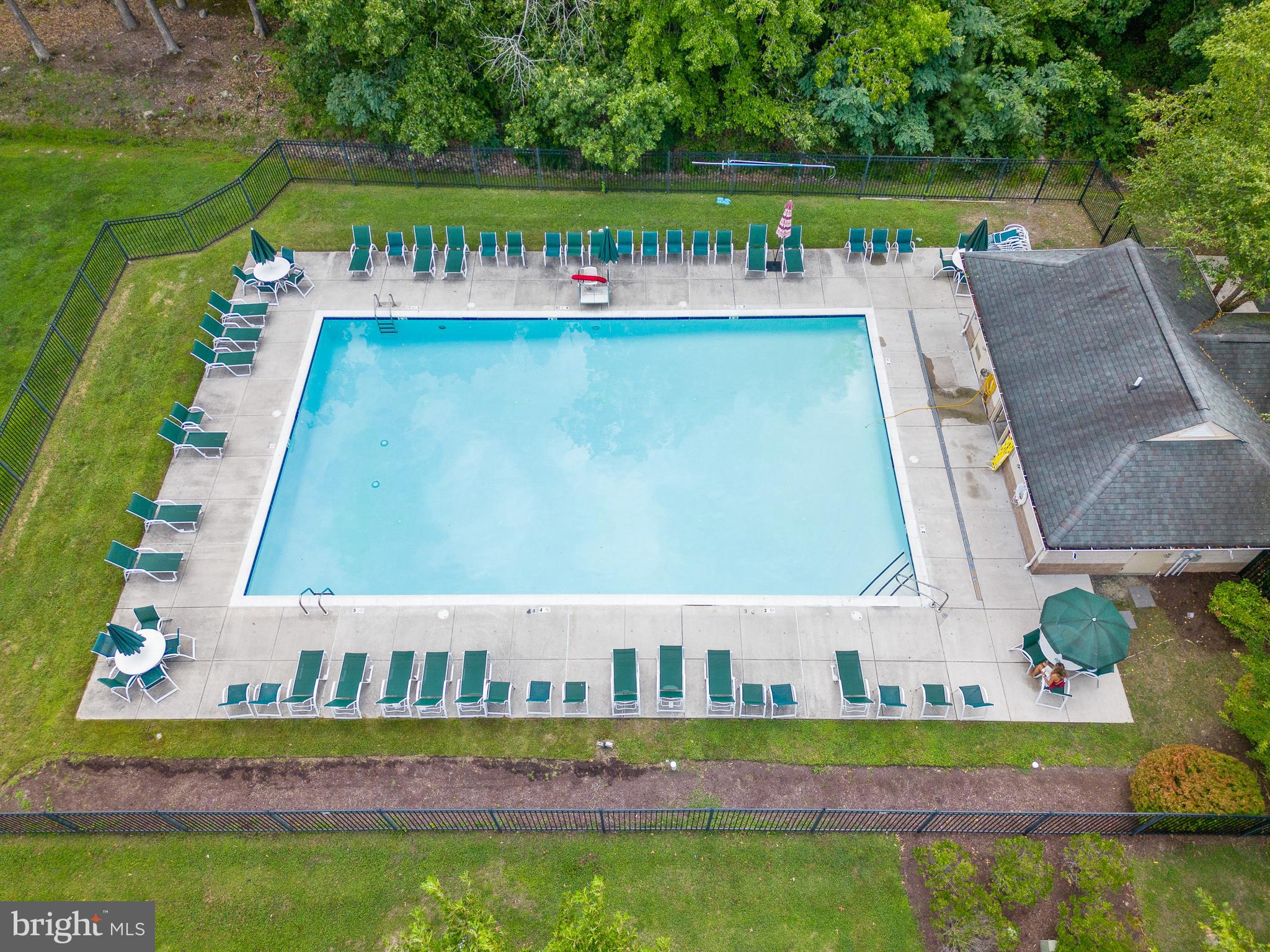 LONGBOAT ESTATES - Residential