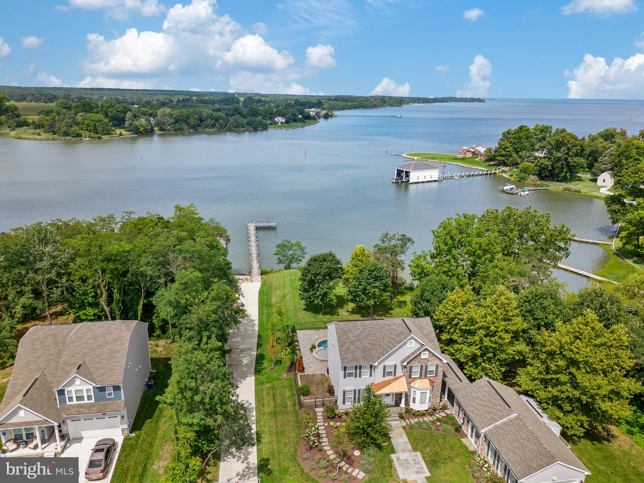 LONGBOAT ESTATES - Residential