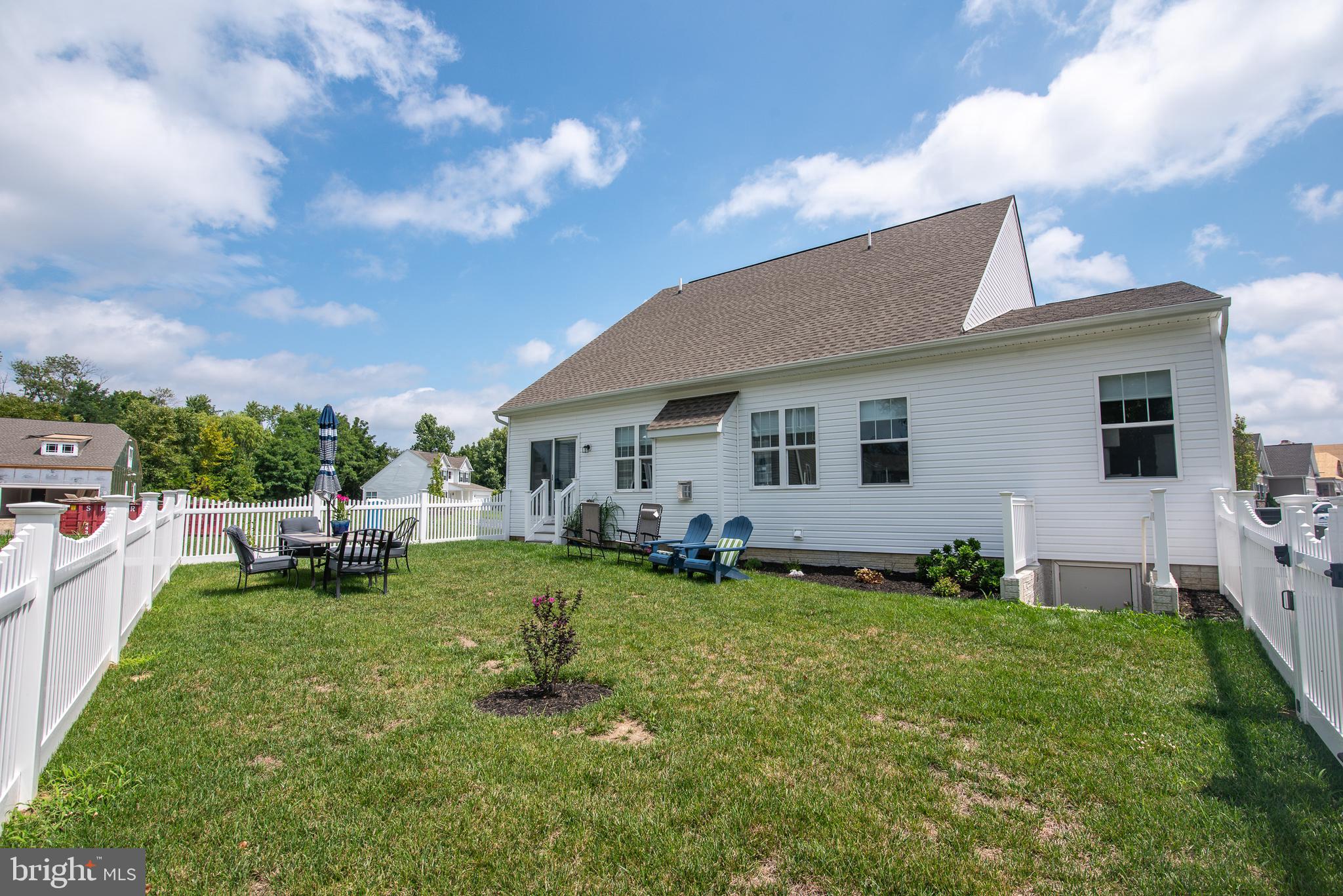 LONGBOAT ESTATES - Residential