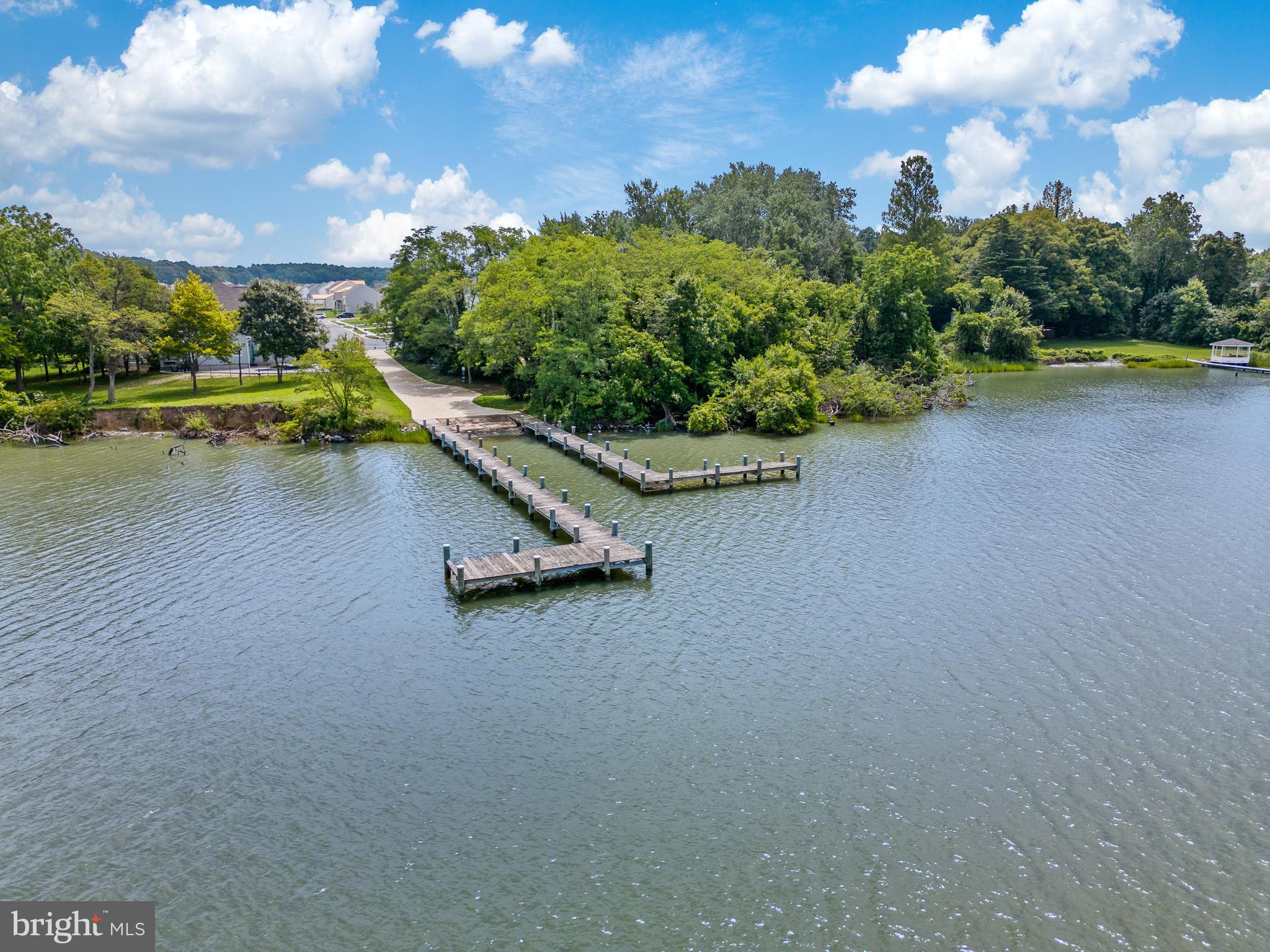 LONGBOAT ESTATES - Residential