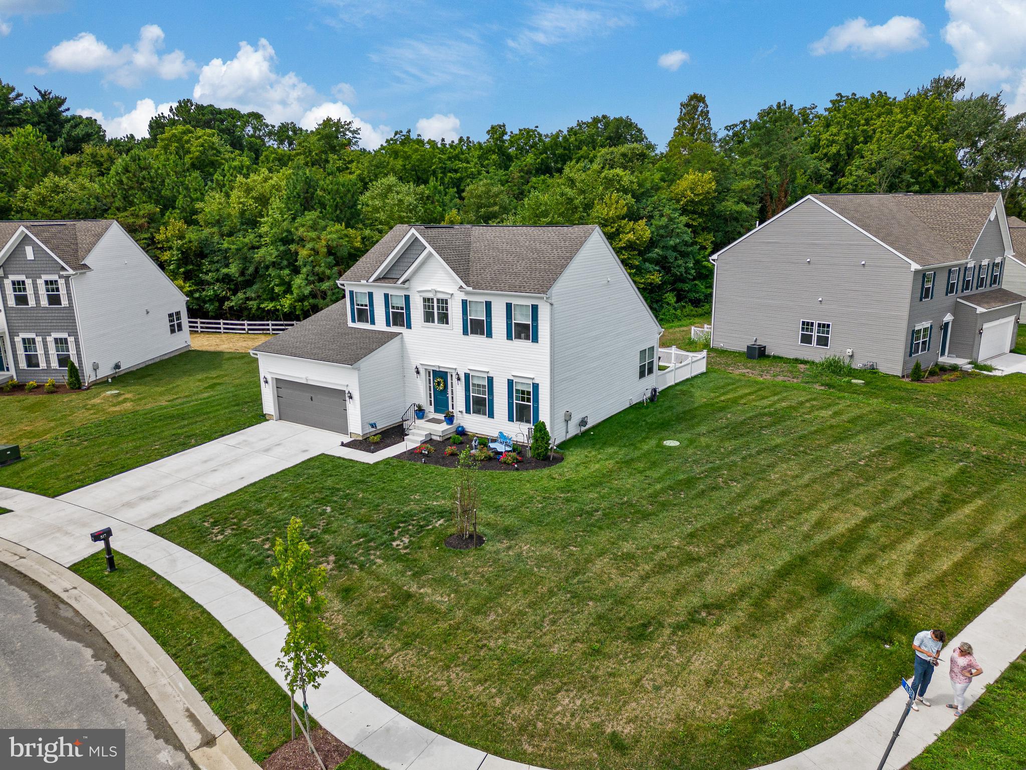 LONGBOAT ESTATES - Residential