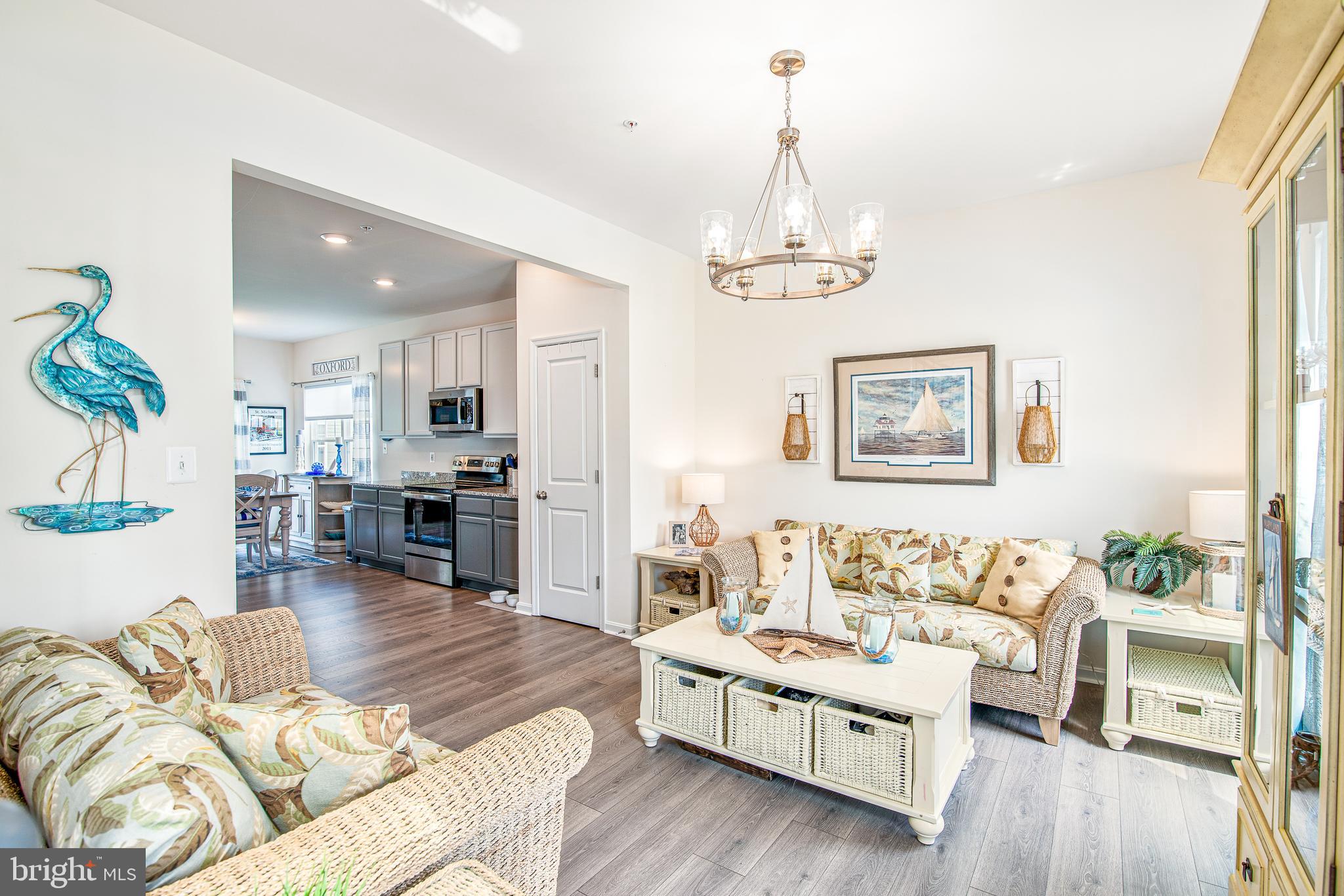 LONGBOAT ESTATES - Residential