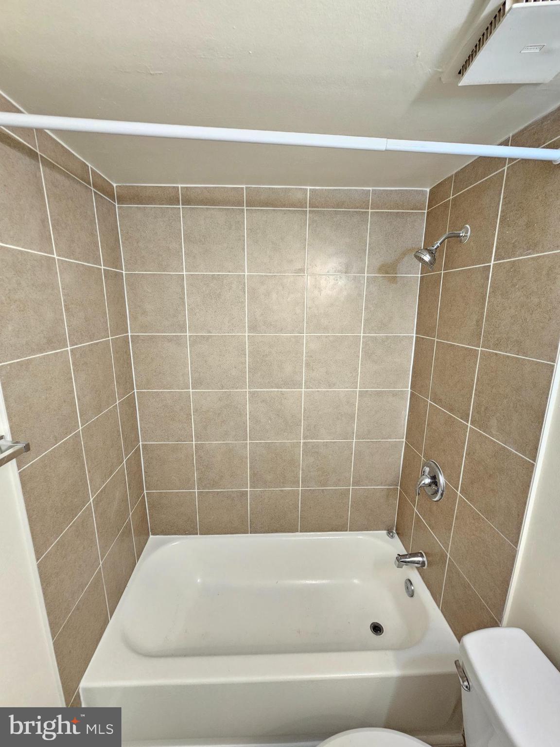 MONTGOMERY VILLAGE - Residential Lease