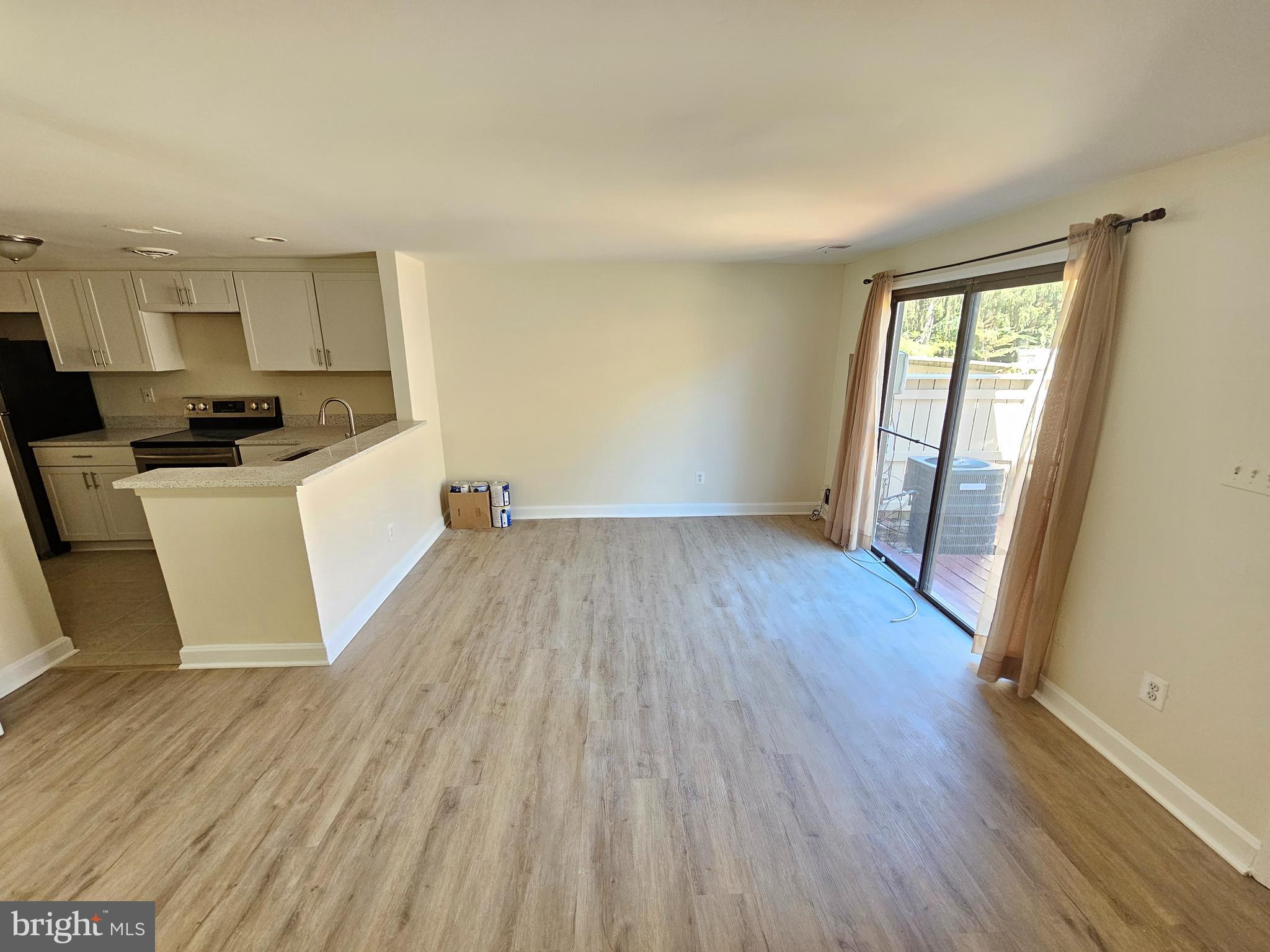 MONTGOMERY VILLAGE - Residential Lease