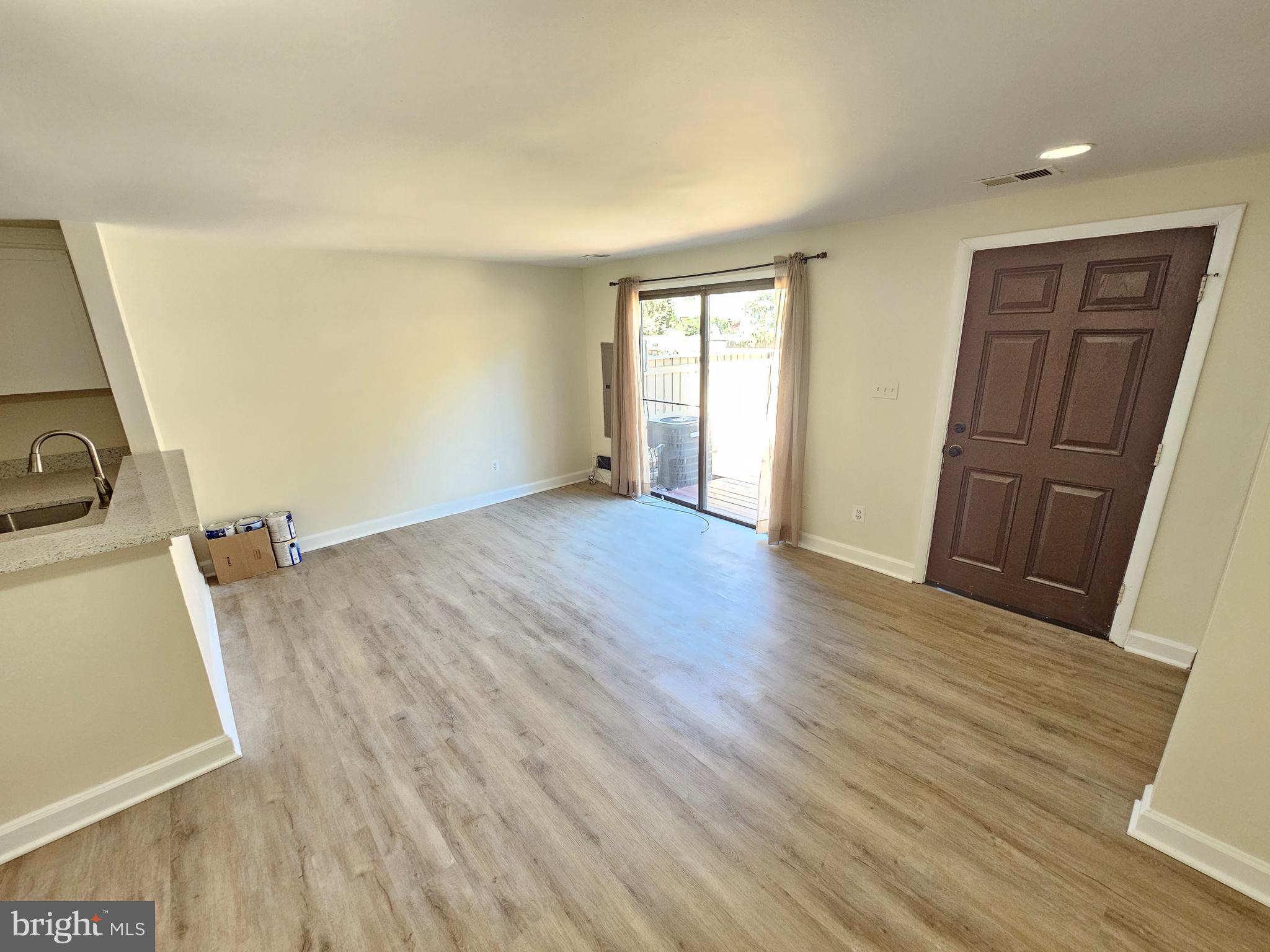 MONTGOMERY VILLAGE - Residential Lease