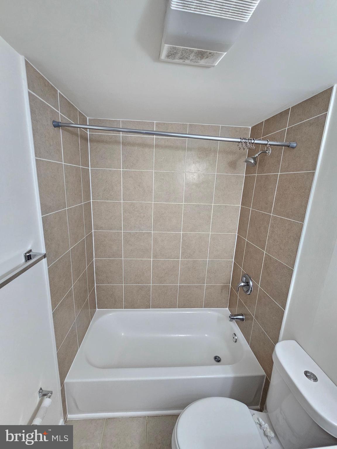 MONTGOMERY VILLAGE - Residential Lease