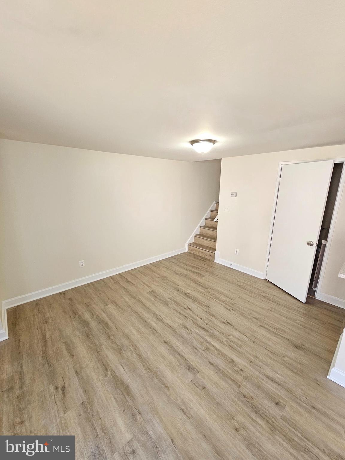 MONTGOMERY VILLAGE - Residential Lease