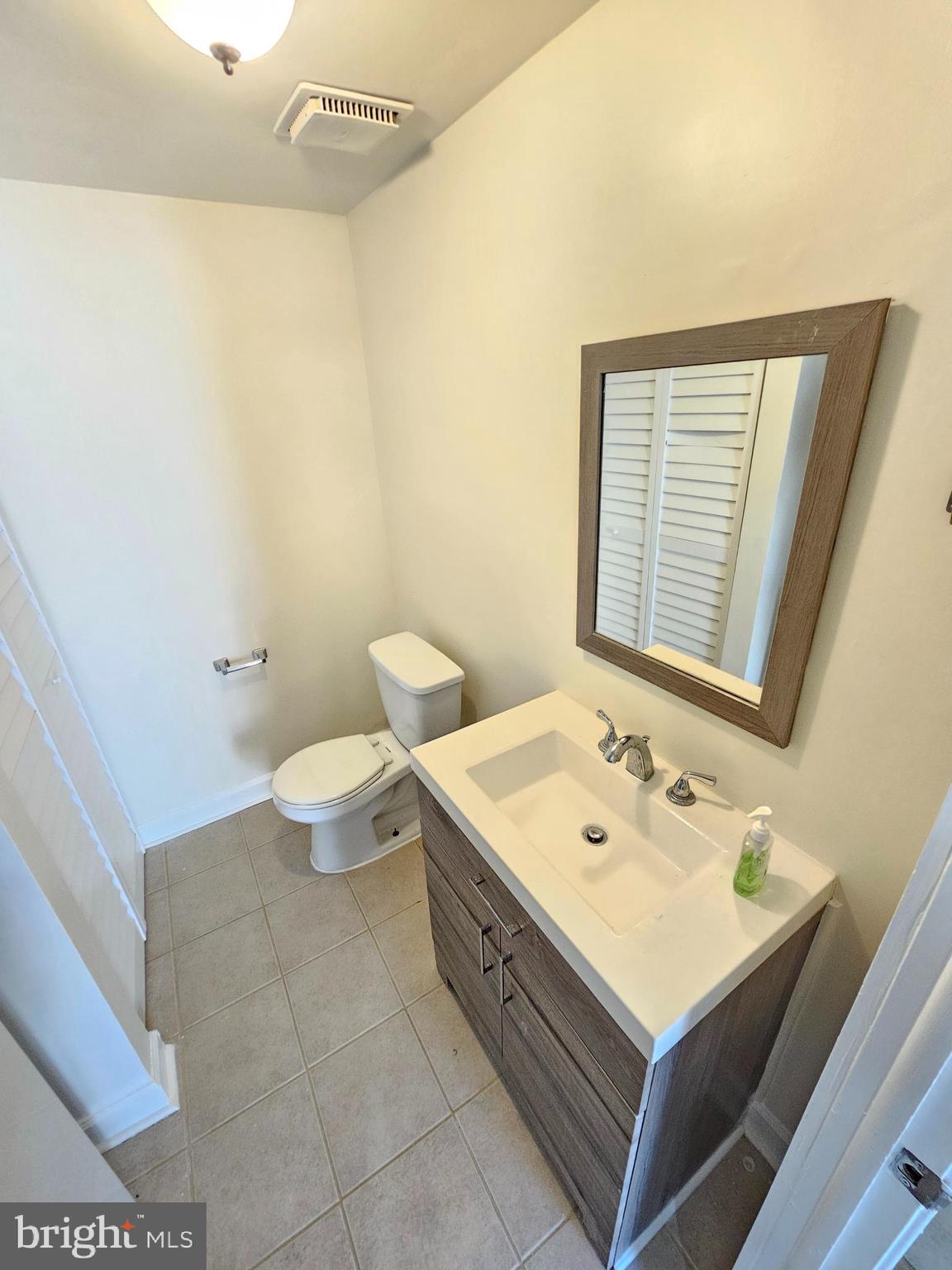 MONTGOMERY VILLAGE - Residential Lease