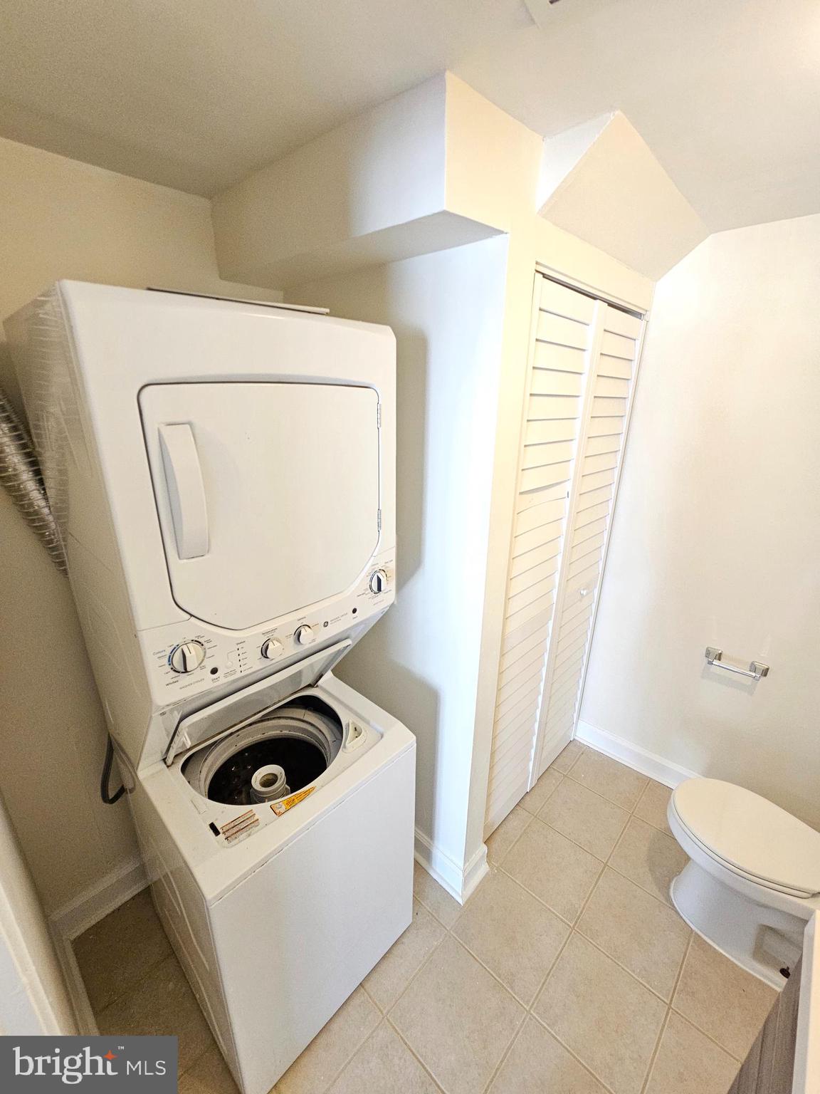 MONTGOMERY VILLAGE - Residential Lease