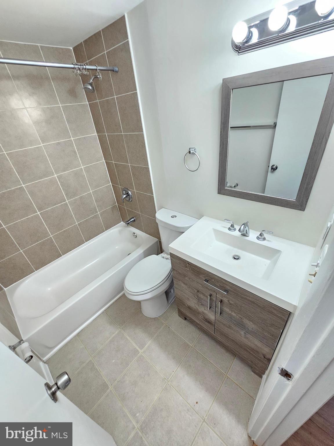 MONTGOMERY VILLAGE - Residential Lease