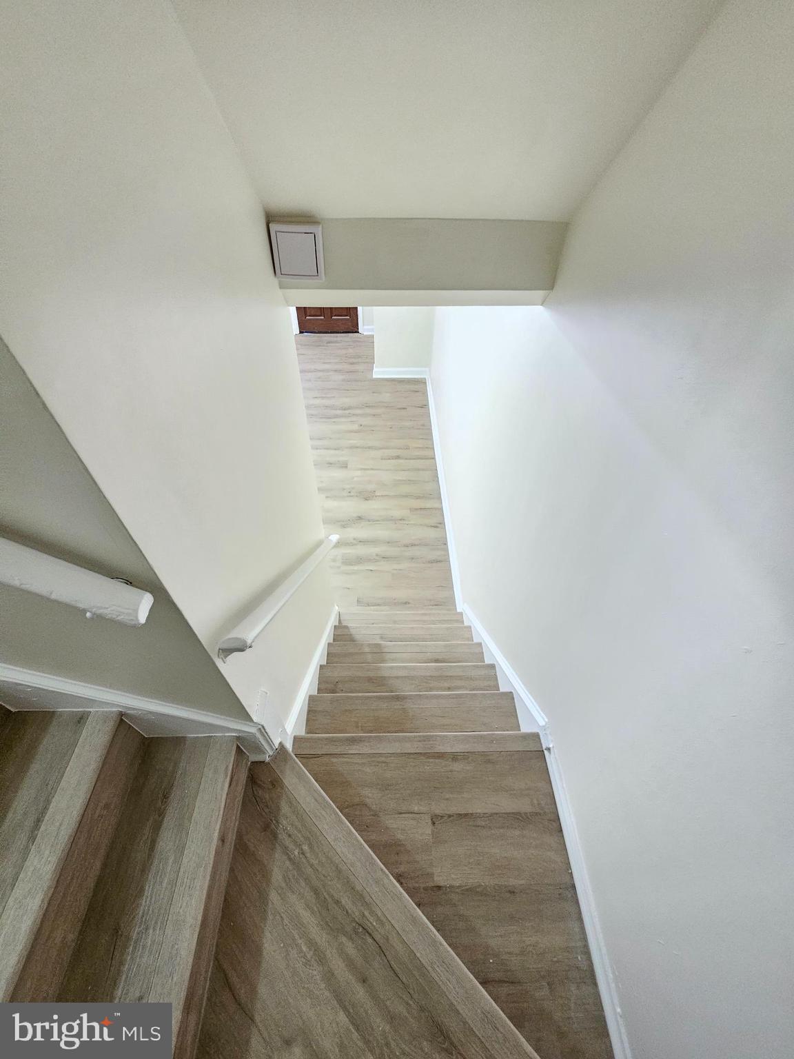 MONTGOMERY VILLAGE - Residential Lease