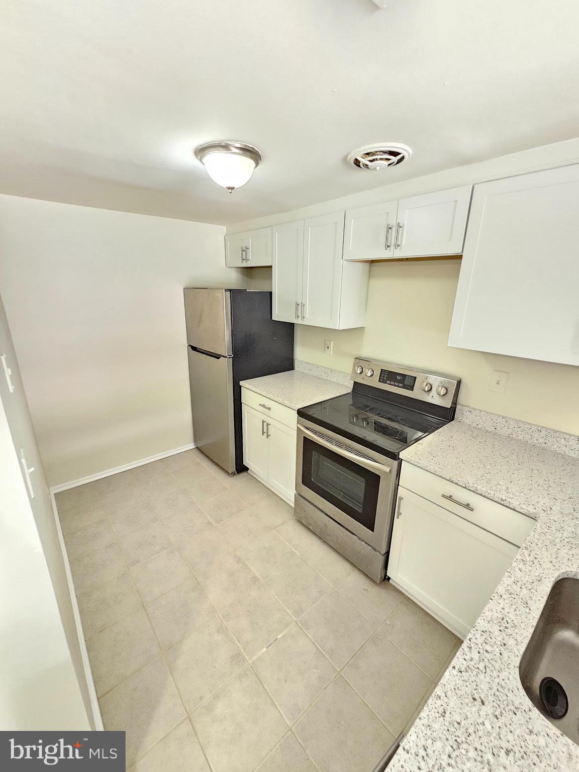 MONTGOMERY VILLAGE - Residential Lease