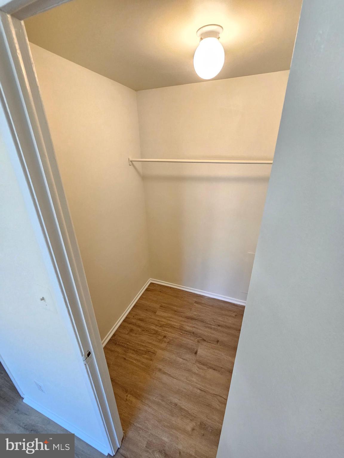 MONTGOMERY VILLAGE - Residential Lease