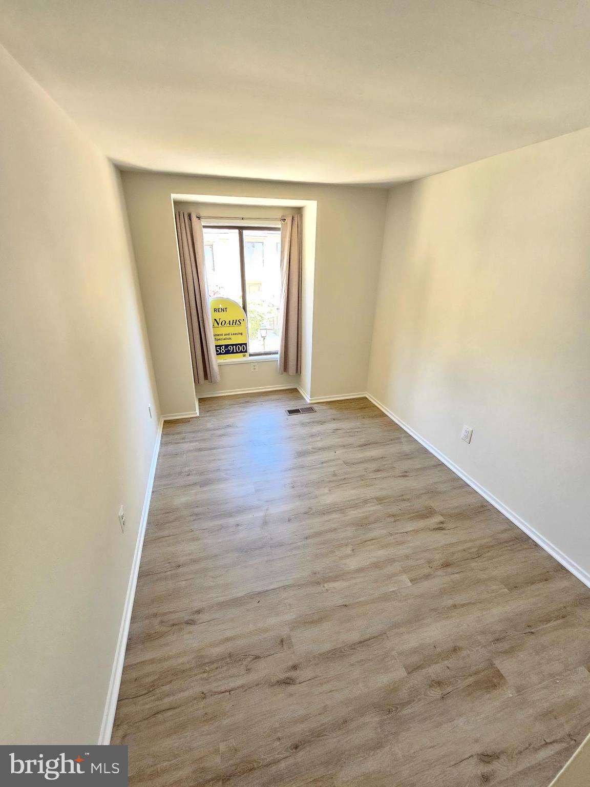 MONTGOMERY VILLAGE - Residential Lease