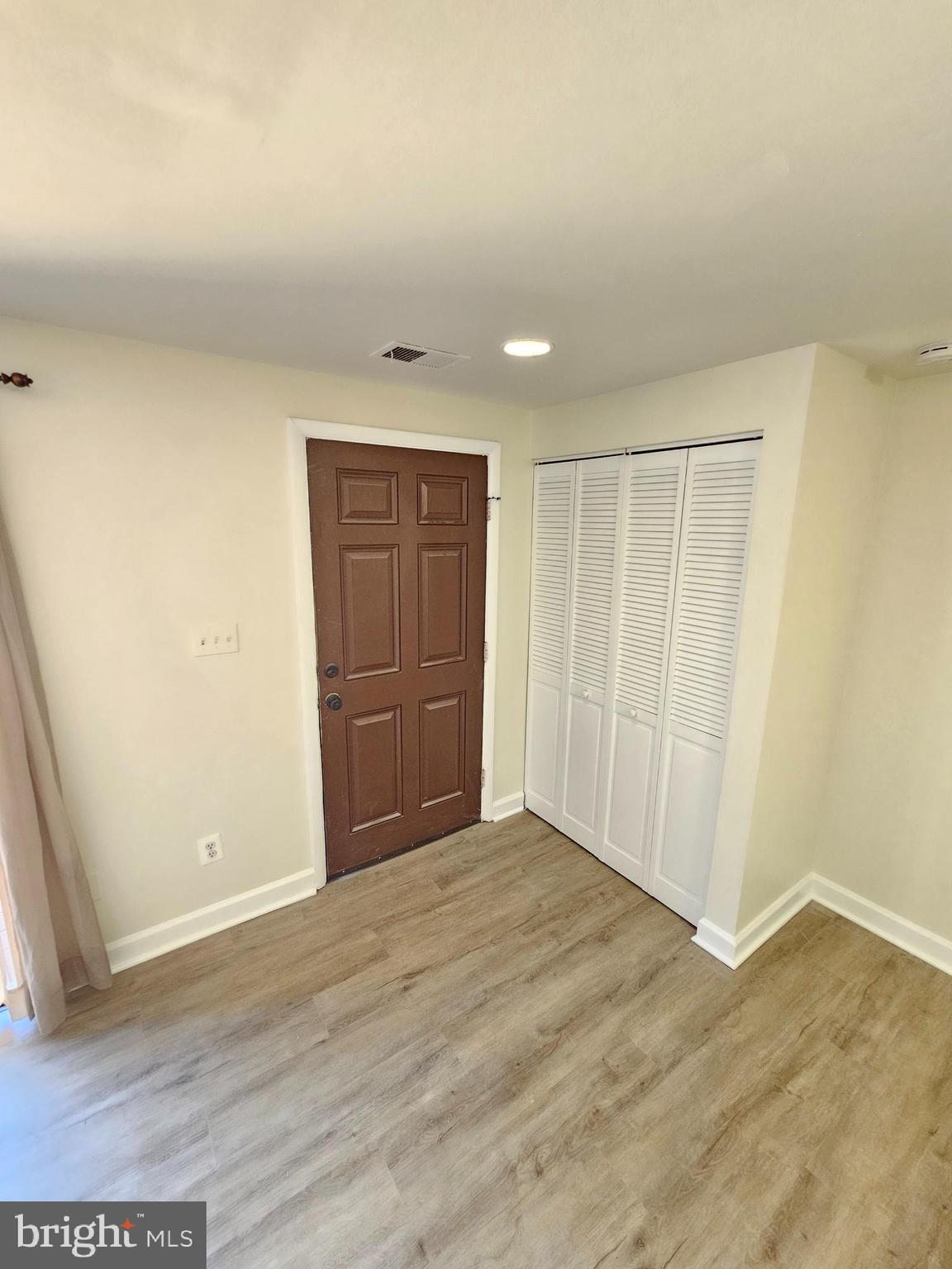 MONTGOMERY VILLAGE - Residential Lease