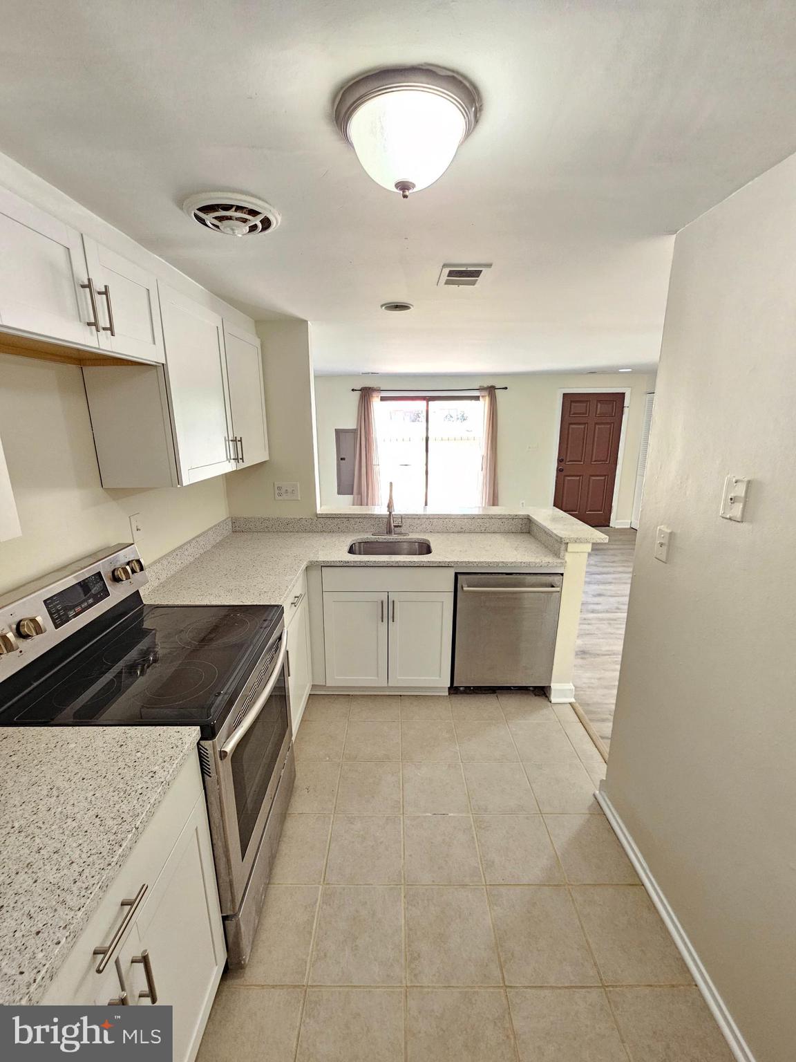 MONTGOMERY VILLAGE - Residential Lease