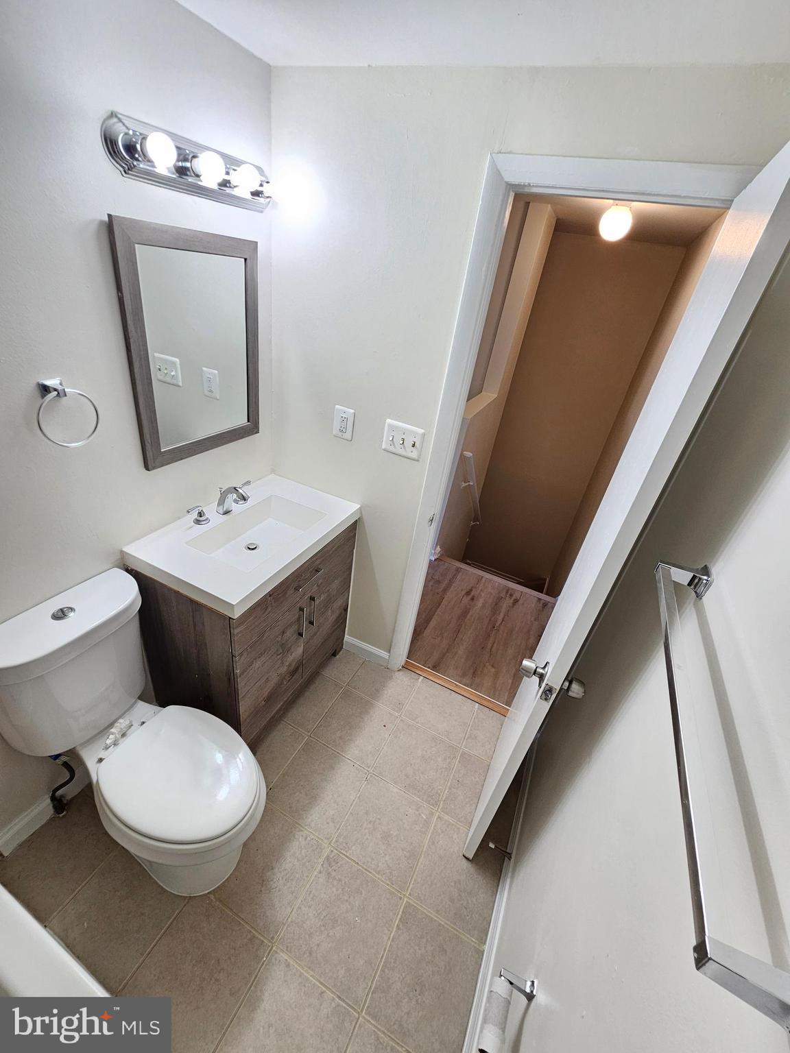 MONTGOMERY VILLAGE - Residential Lease