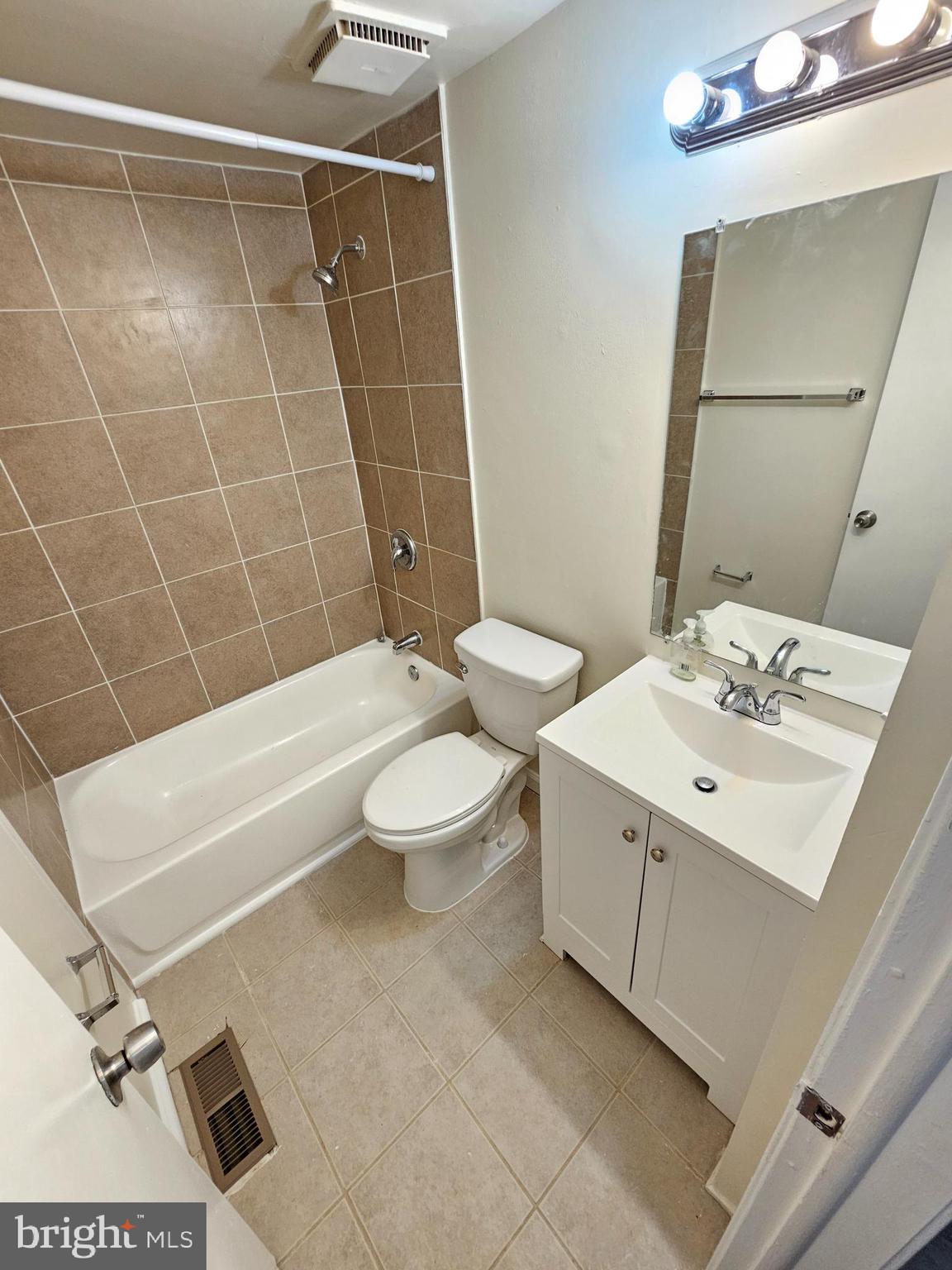 MONTGOMERY VILLAGE - Residential Lease