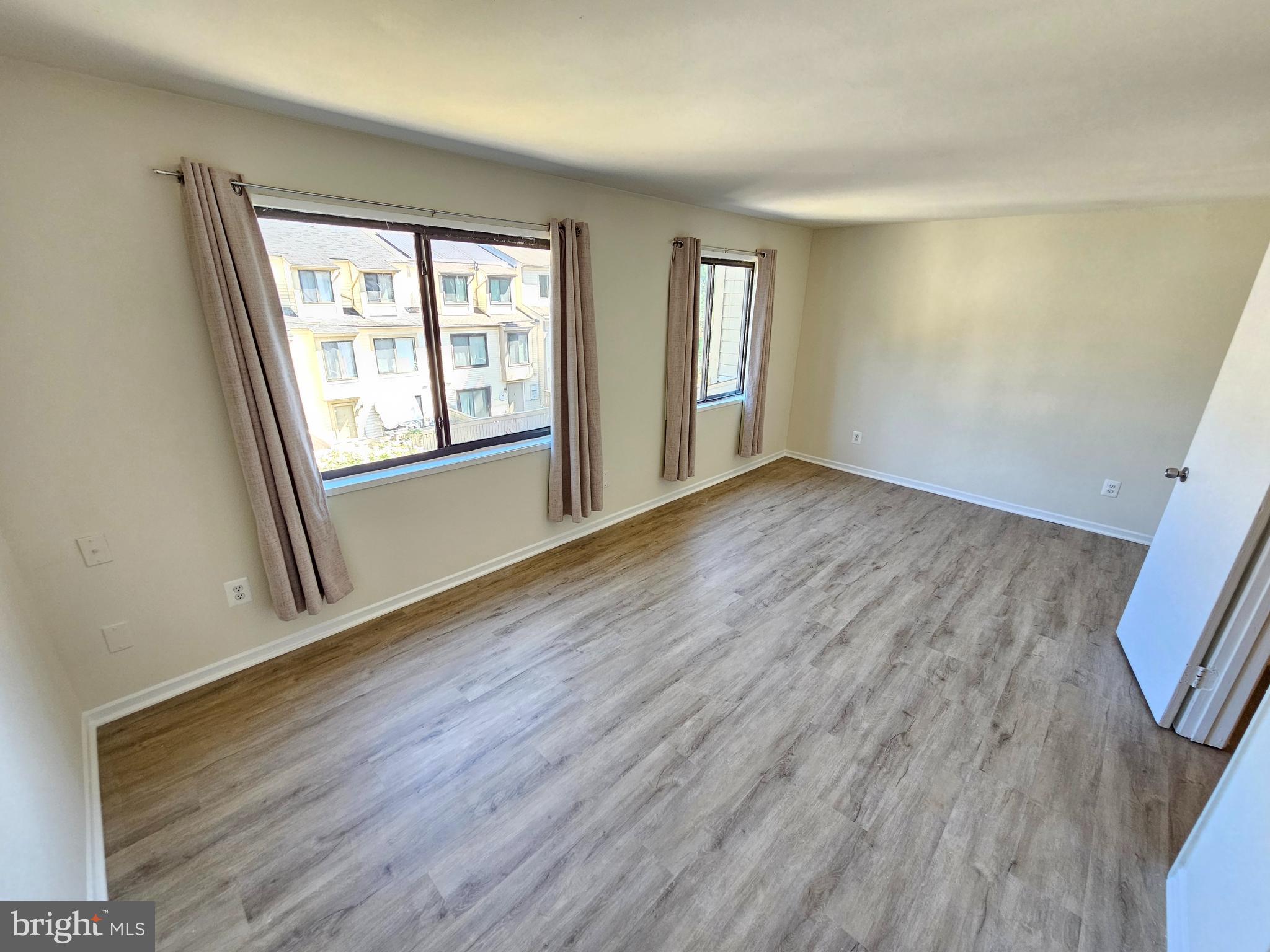 MONTGOMERY VILLAGE - Residential Lease