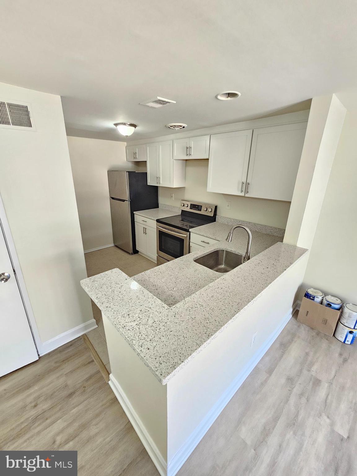 MONTGOMERY VILLAGE - Residential Lease