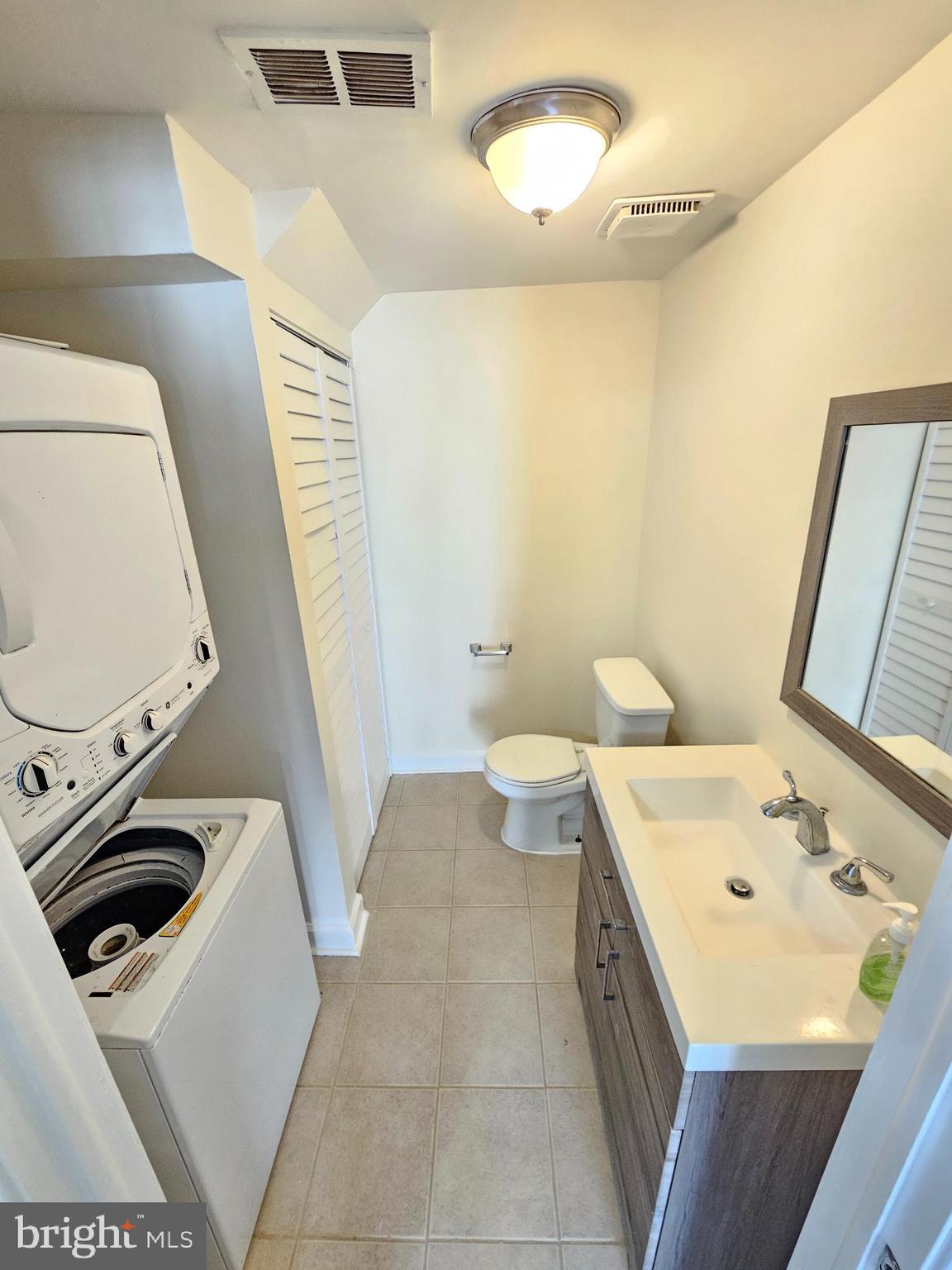 MONTGOMERY VILLAGE - Residential Lease