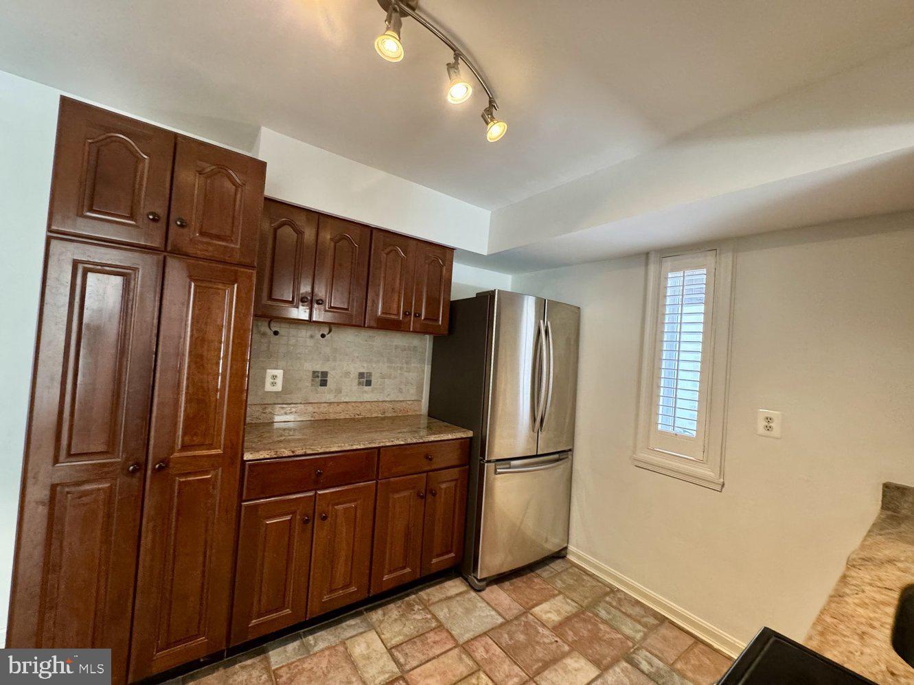 FAIRFAX PLAZA TOWNHOUSES - Residential