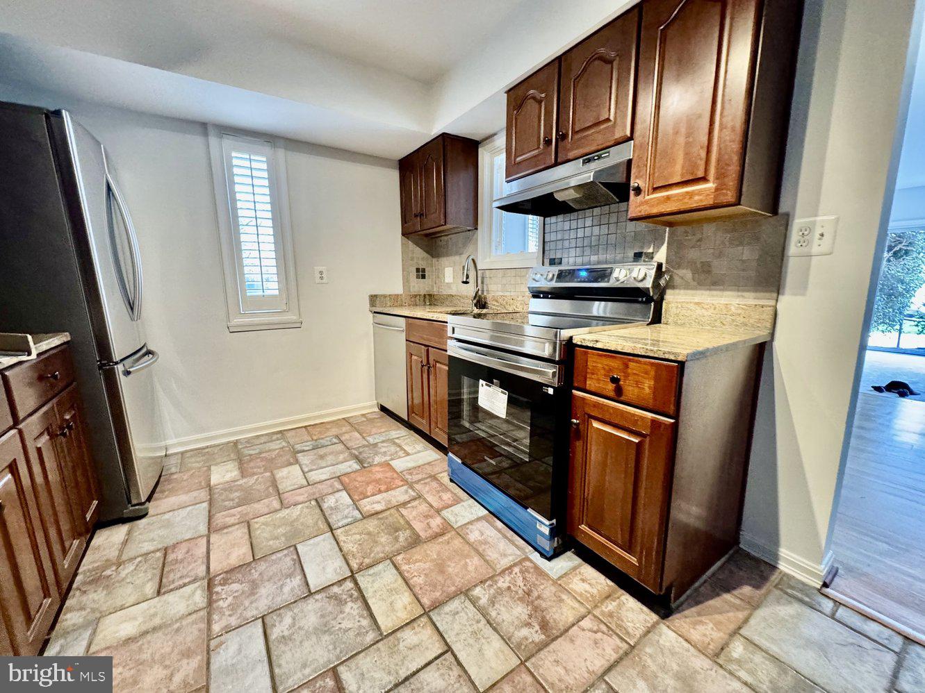 FAIRFAX PLAZA TOWNHOUSES - Residential