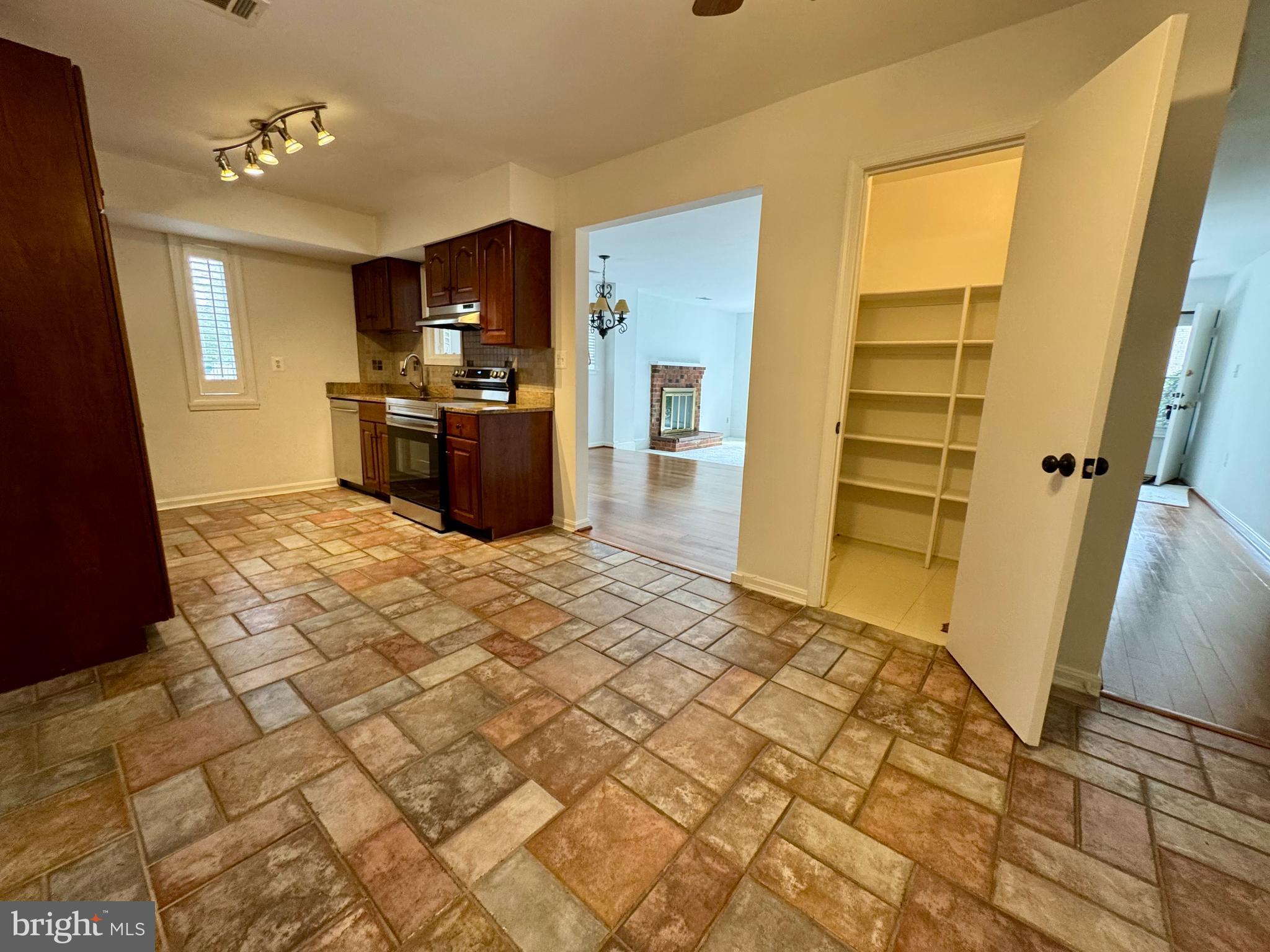 FAIRFAX PLAZA TOWNHOUSES - Residential