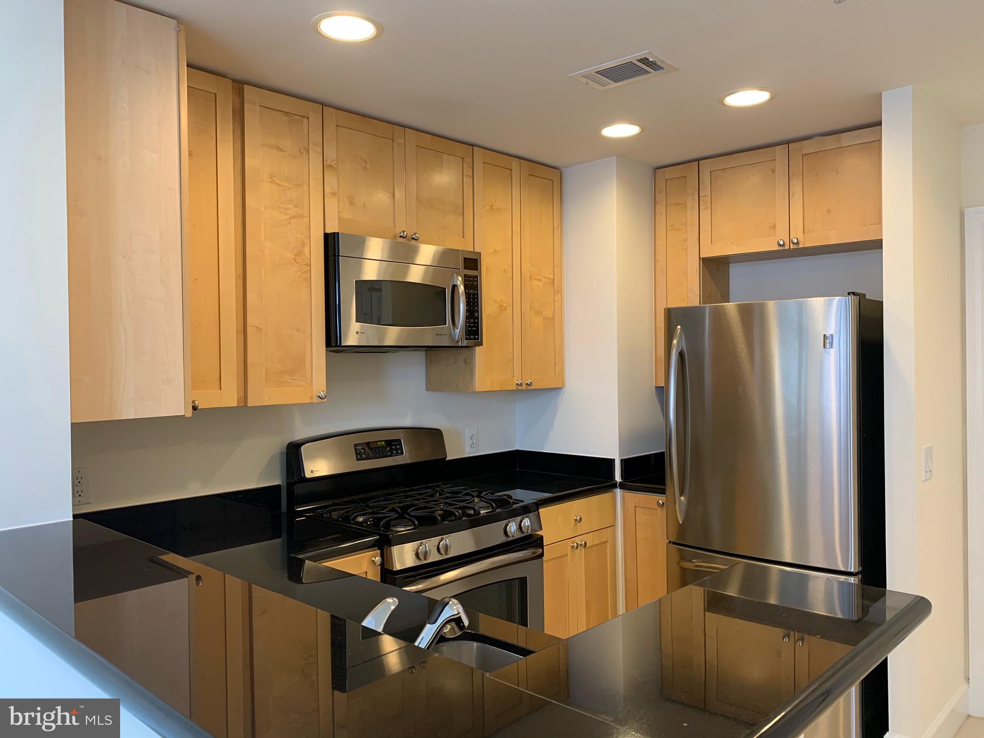 ECLIPSE ON CENTER PARK - Residential Lease