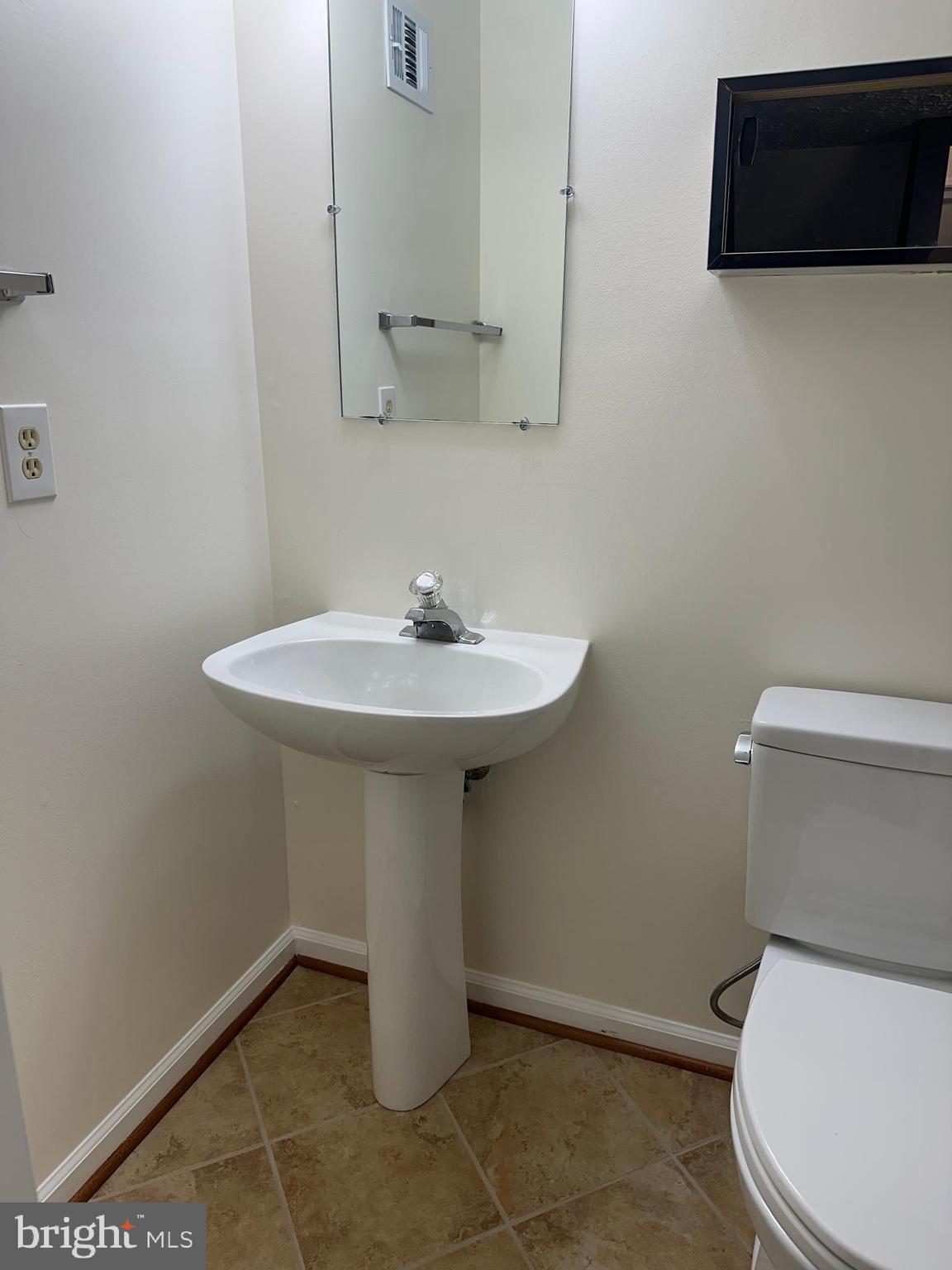 POHICK VILLAGE - Residential Lease