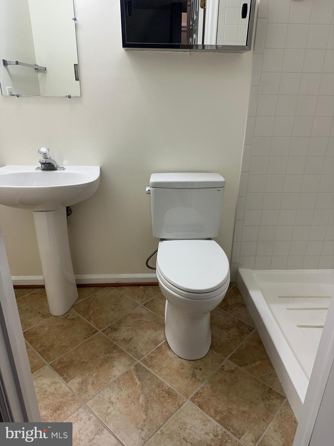 POHICK VILLAGE - Residential Lease