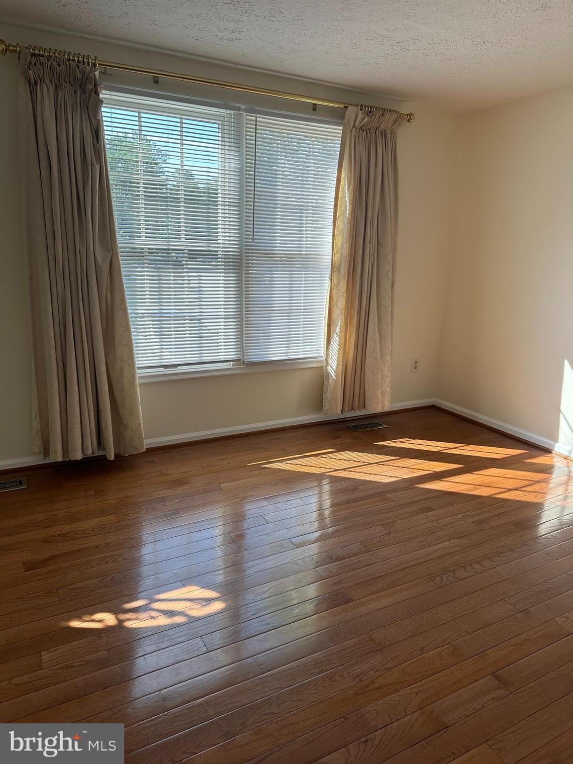 POHICK VILLAGE - Residential Lease