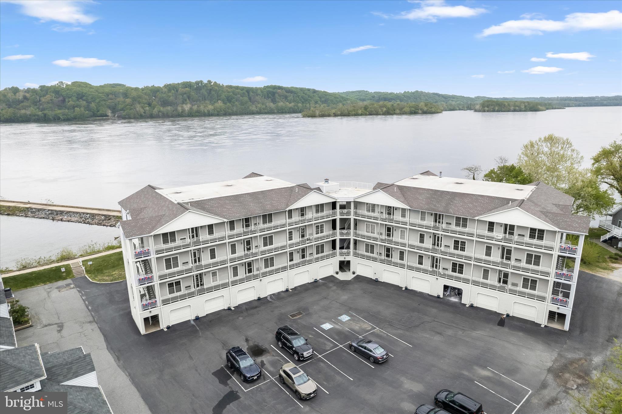 TOMES LANDING - Residential