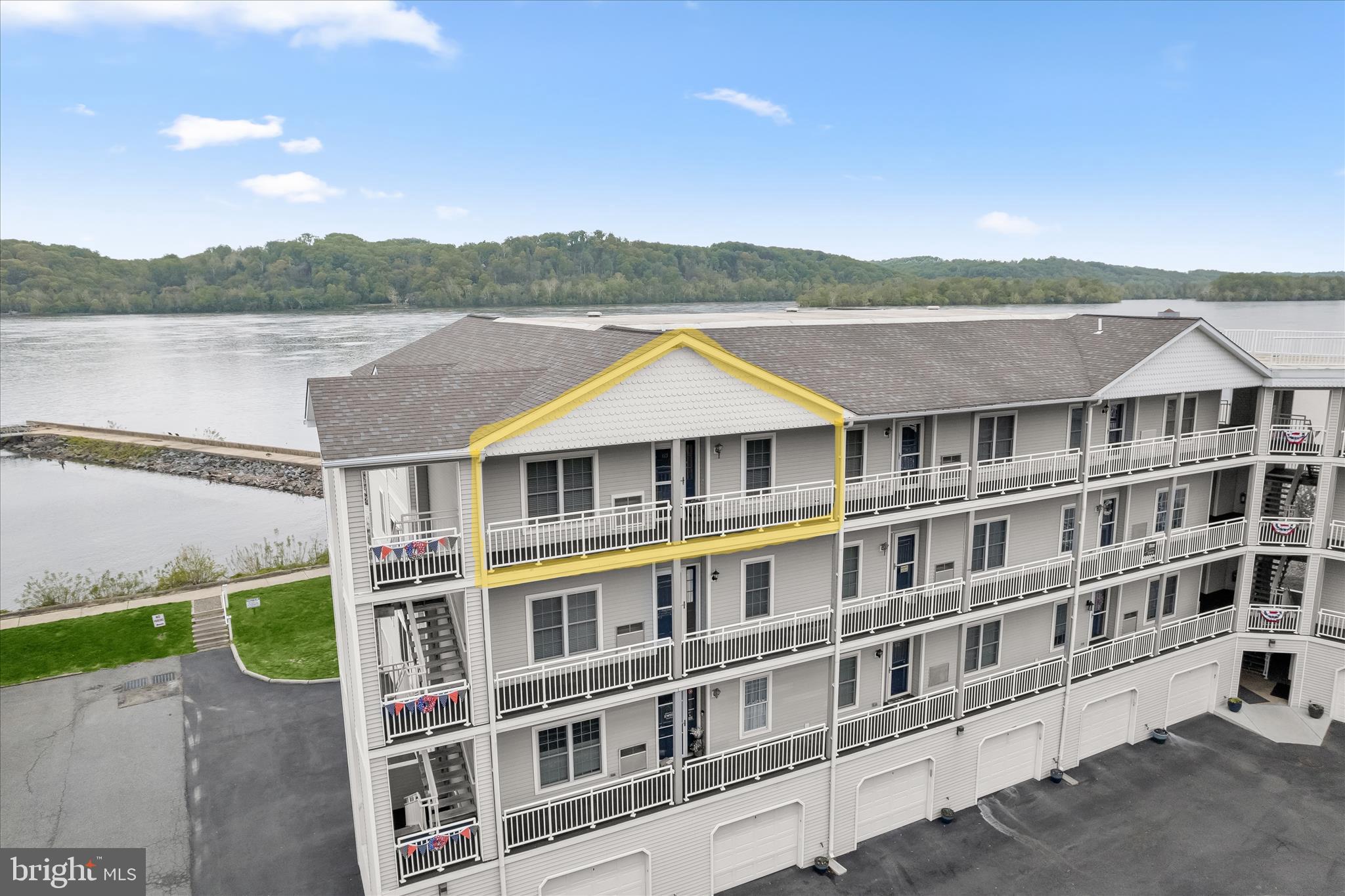 TOMES LANDING - Residential