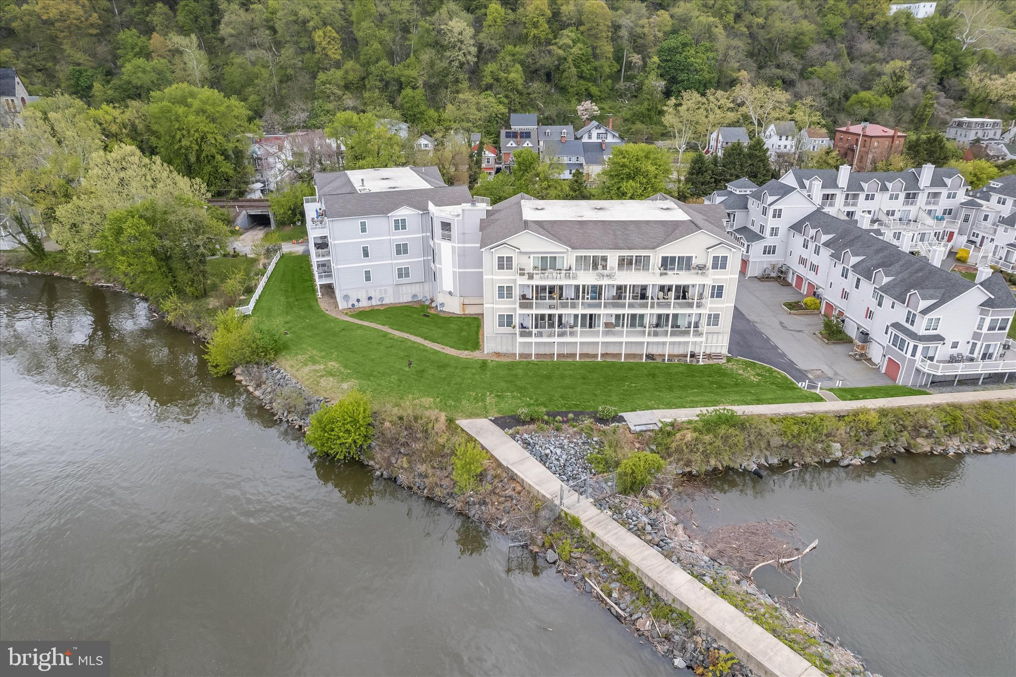 TOMES LANDING - Residential