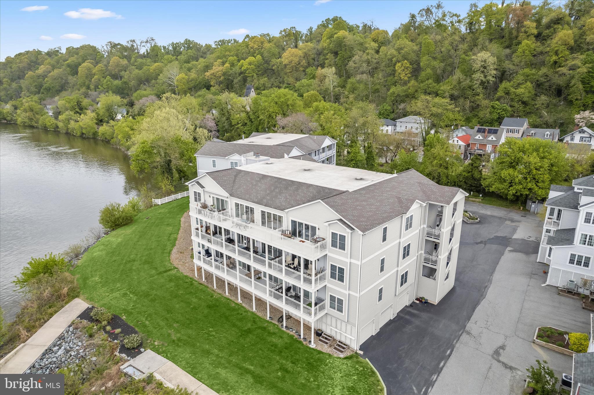 TOMES LANDING - Residential