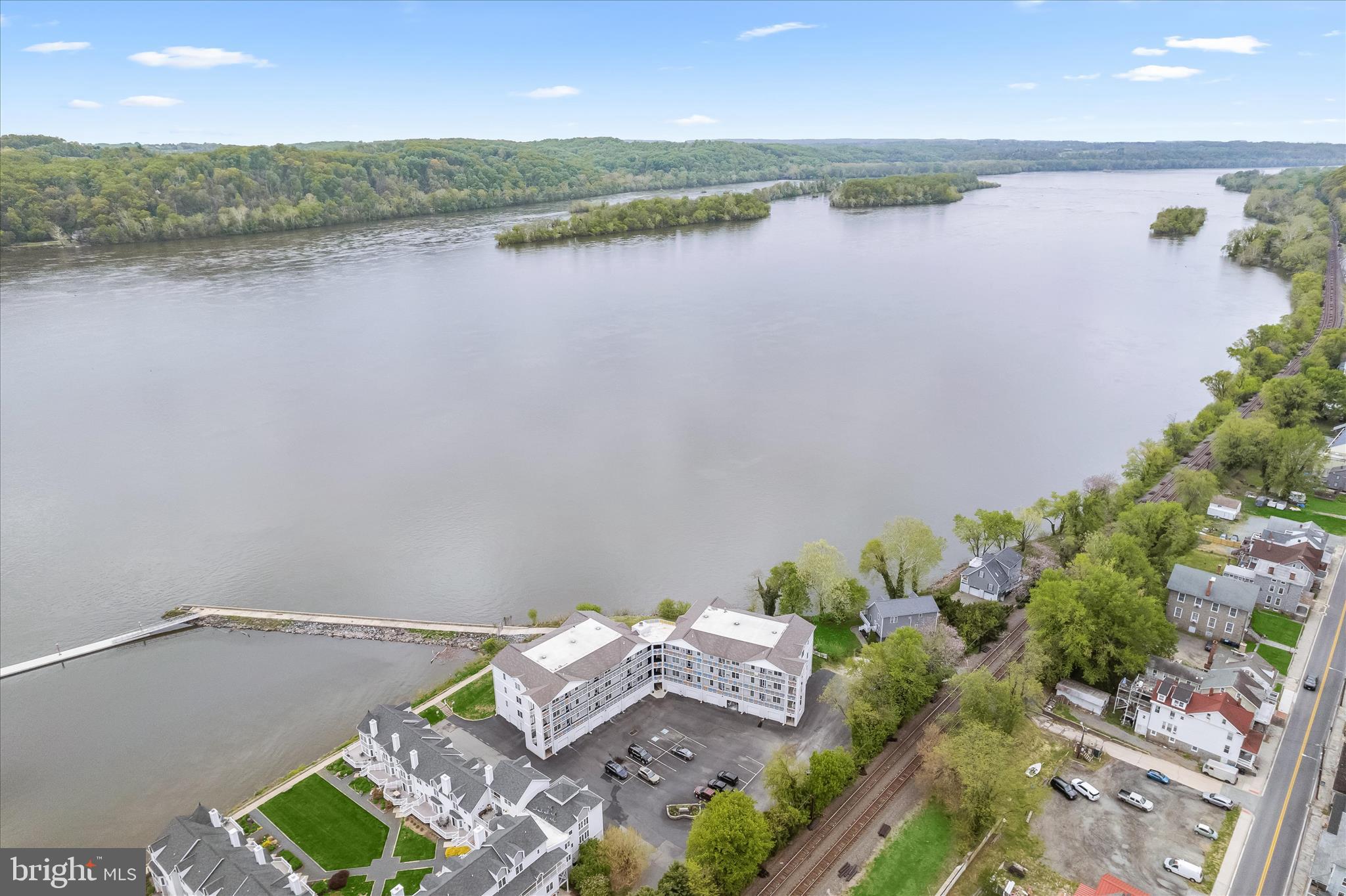 TOMES LANDING - Residential