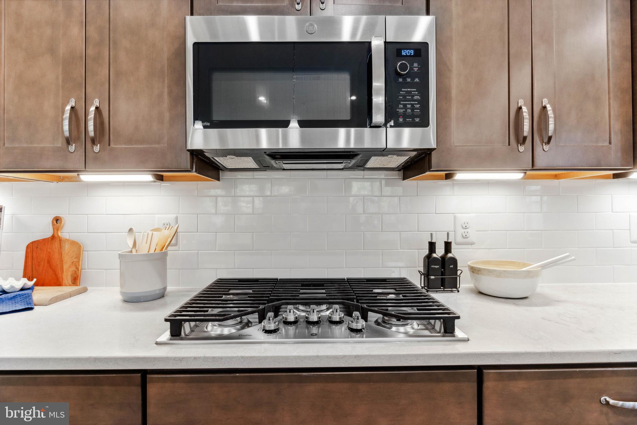 FOUR SEASONS AT KENT ISLAND - Residential