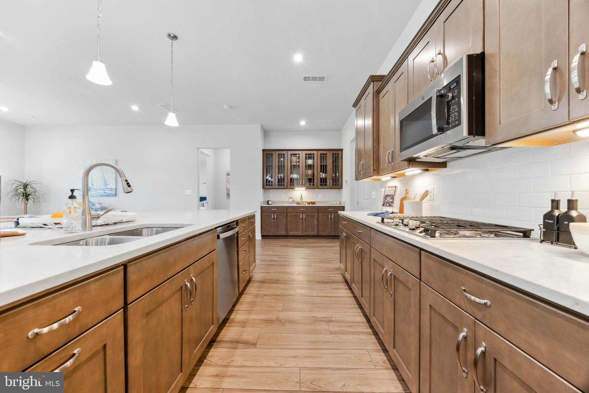 FOUR SEASONS AT KENT ISLAND - Residential