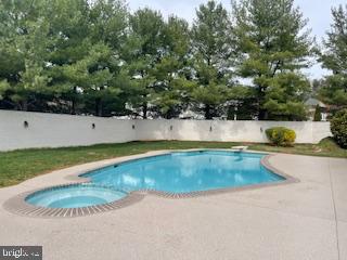 ROLLING HILLS - Residential