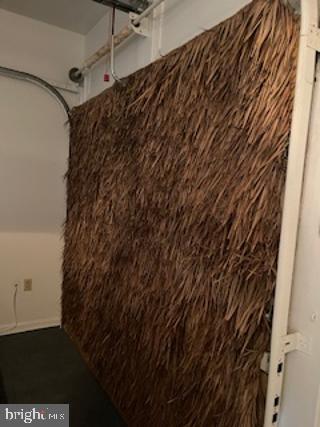 ROLLING HILLS - Residential